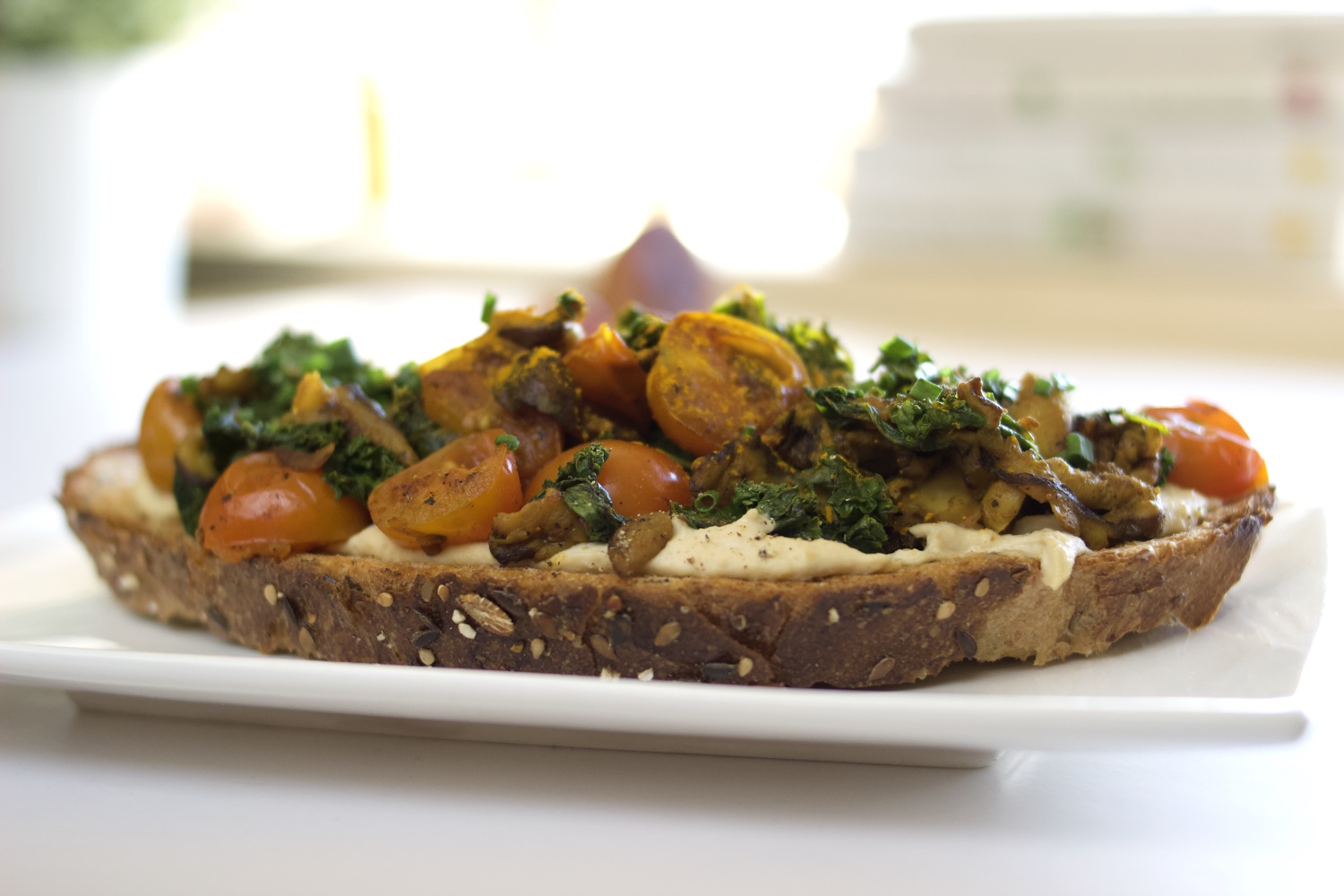 Simple vegan meal ideas: Hummus, kale, shiitake and turmeric toast | Brownble