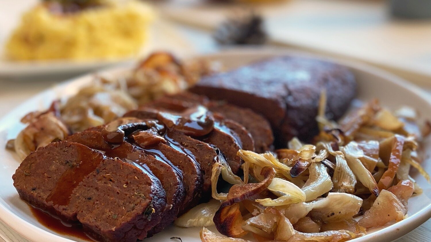 Vegan Seitan Holiday Roast for Thanksgiving or Christmas, with caramelized apples and fennel and the quickest gravy | How to cook the best seitan roast by braising | Vegan Holiday Recipes | Brownble |