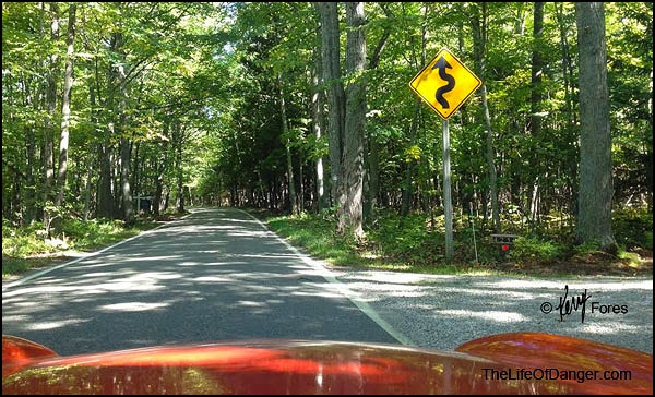Triumph-TR6-CurveSign-600pxl-©KerryFores.jpg