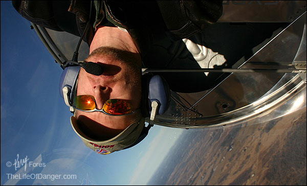 Flying-upside-down-600pxl-©KerryFores.jpg