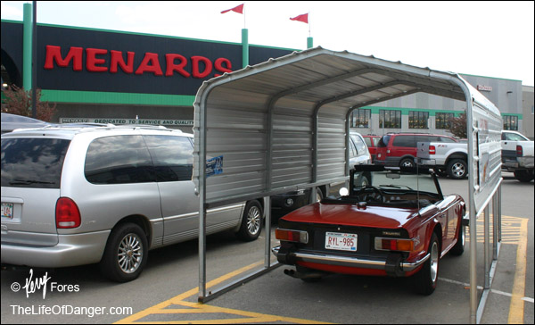 Car-parked-in-cart-shelter-600pxl-©KerryFores.jpg