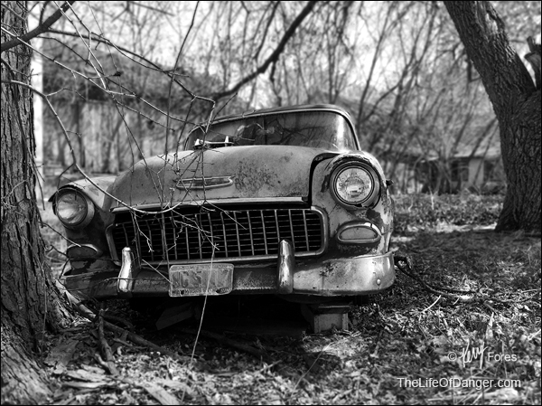 1955_Chevy_abandon_BW_600pxl_(C)KerryFores.jpg