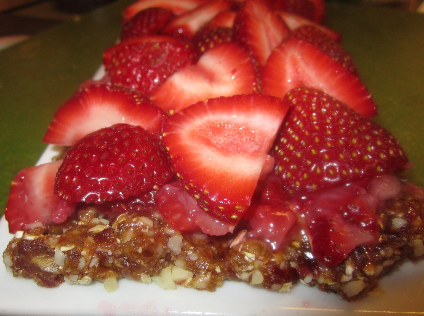 Strawberry Oat Bar with Cashew Cream