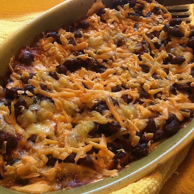 This cheesy, spicy, smoky Black Bean Bake is my new obsession. I saw a variation in the New York Times described as &ldquo;what you hope for in a really good chili or stew, but in a lot less time.&rdquo;
It&rsquo;s basically a mixture of beans added 