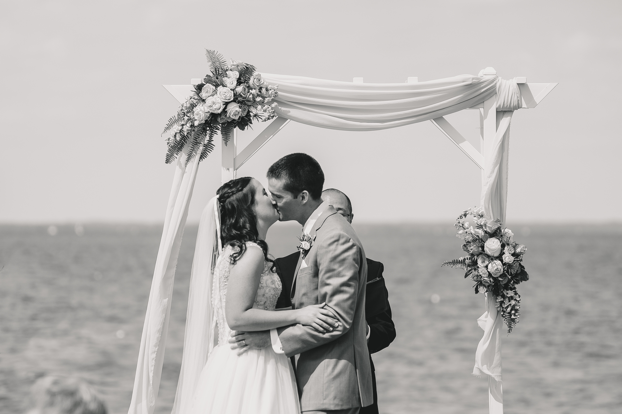 chesapeake bay wedding at silver swan bayside kent island maryland by jonathan hannah photography