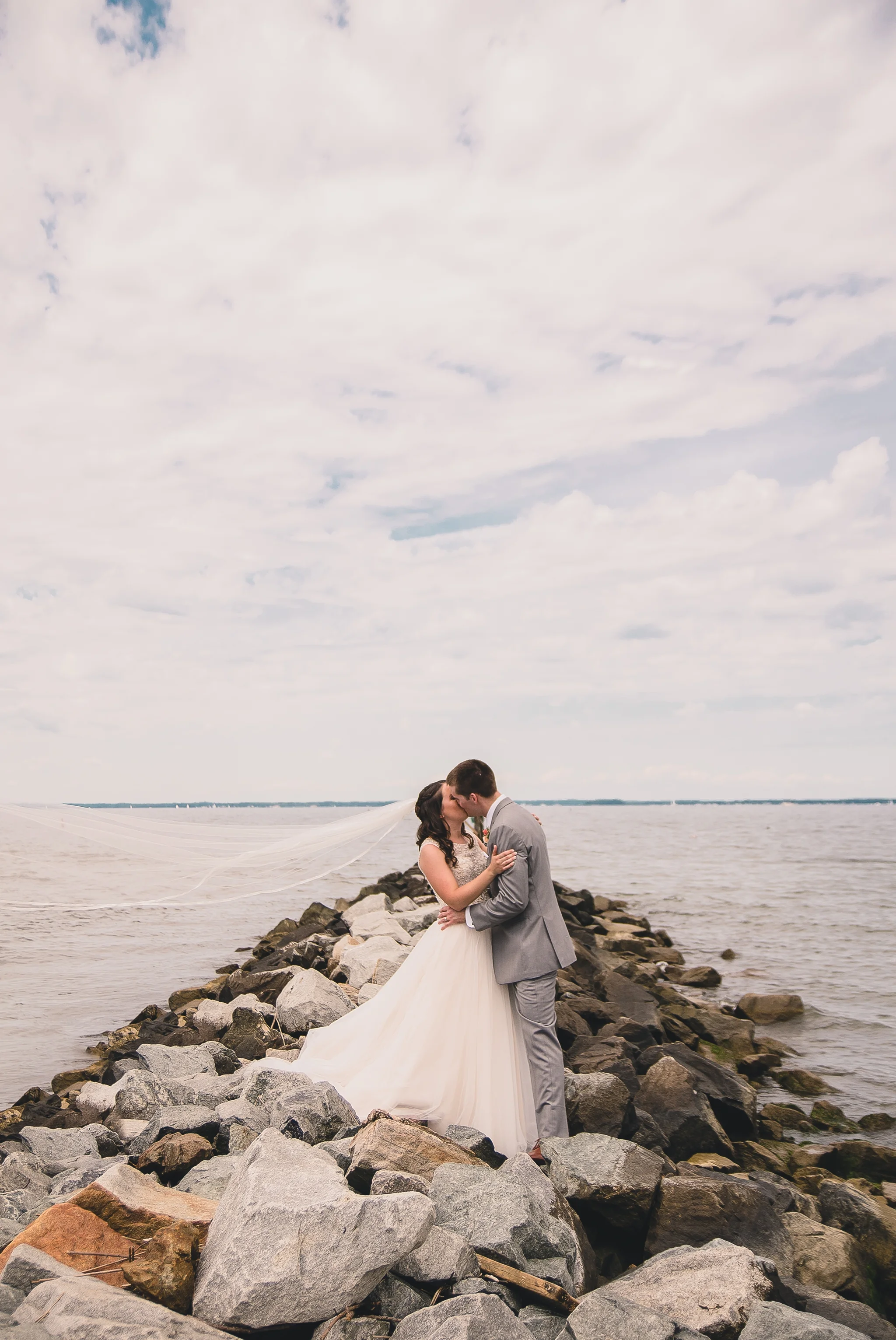 chesapeake bay wedding at silver swan bayside on kent island maryland by jonathan hannah photography