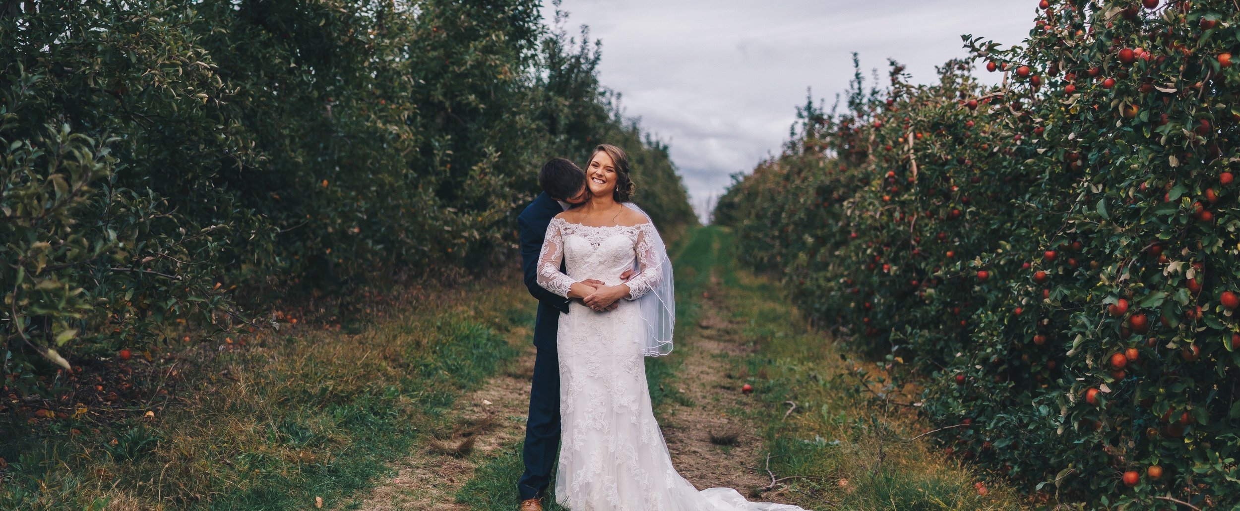 shabby chic rustic apple orchard wedding at historic round barn in gettysburg pa by jonathan hannah photography