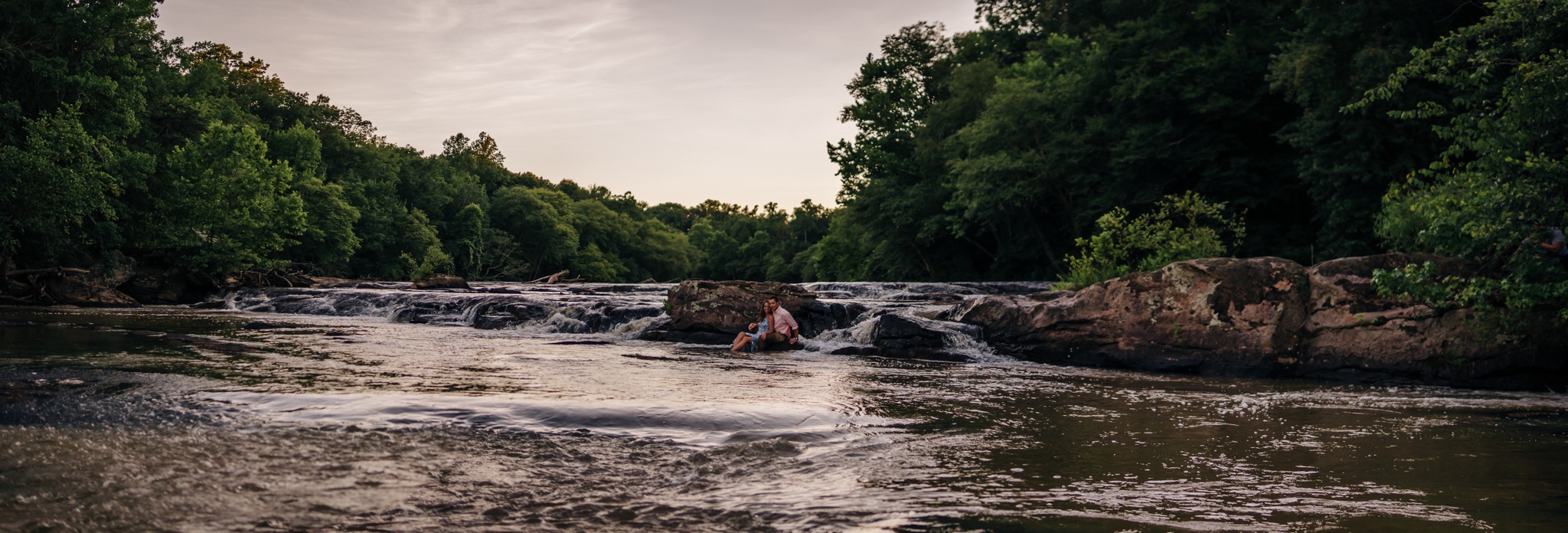 engagement_session_in_Virginia_at_waterfall_by_Jonathan_Hannah_photography