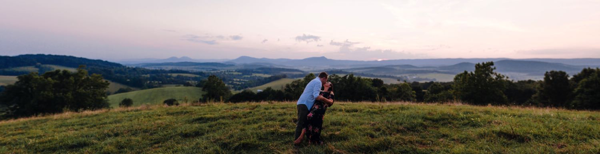 Couple_on_mountaintop_in_raphine_virginia_engagement_session_by_jonathan_and_hannah_photography