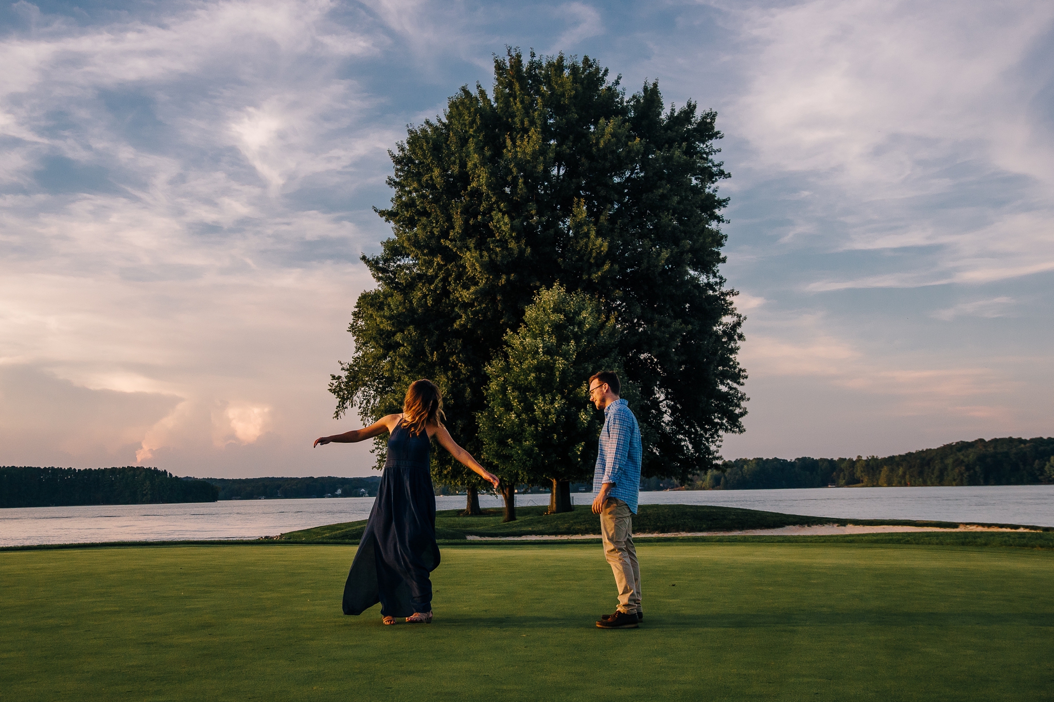 Engaged_couple_on_golf_course_at_smith_mountain_lake_Virginia_by_Jonathan_and_hannah_photography