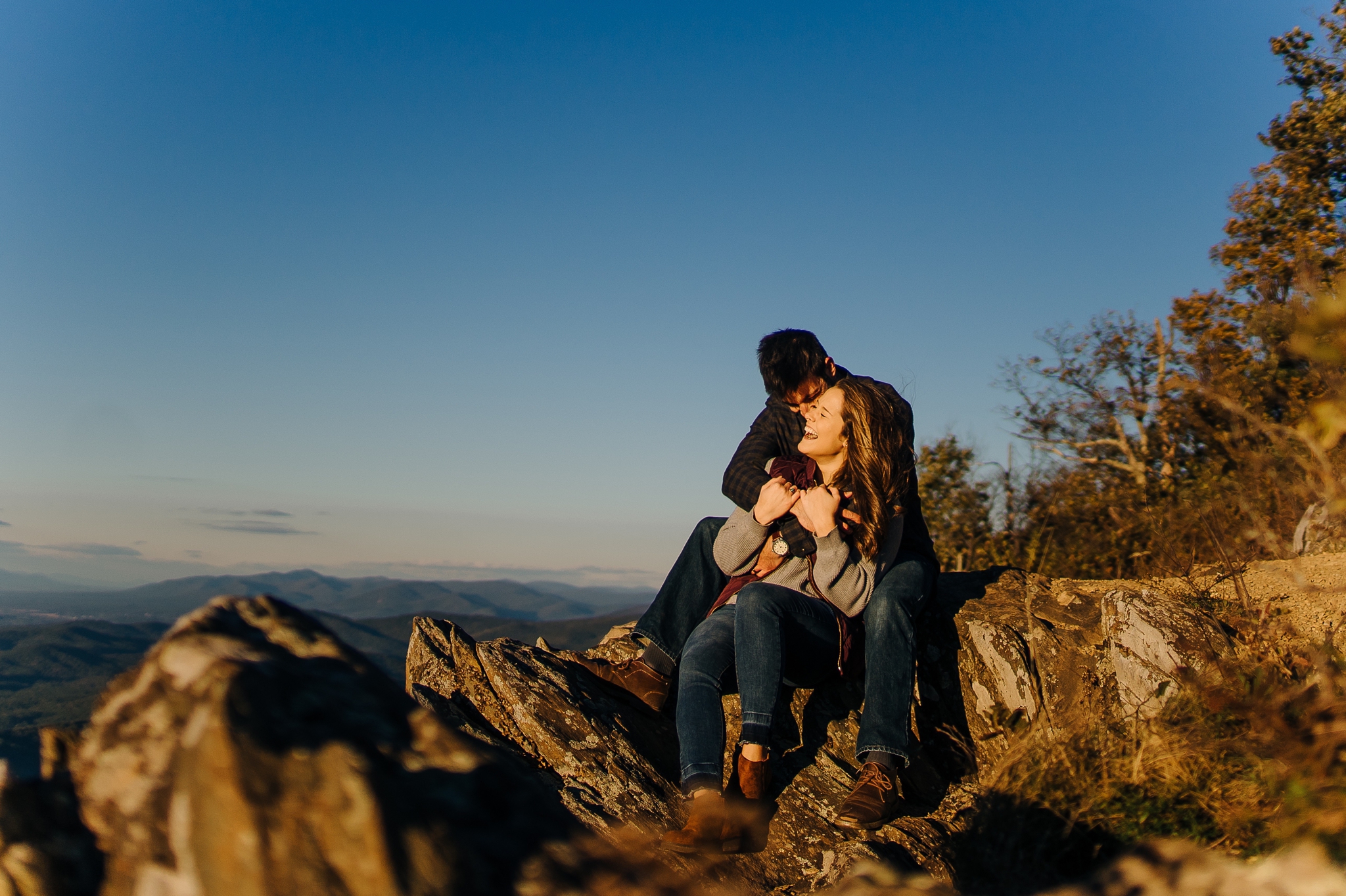 Husband_and_wife_anniversary_portraits_on_mountain_at_Ravens_Roost_virginia_by_Jonathan_and_Hannah_photography