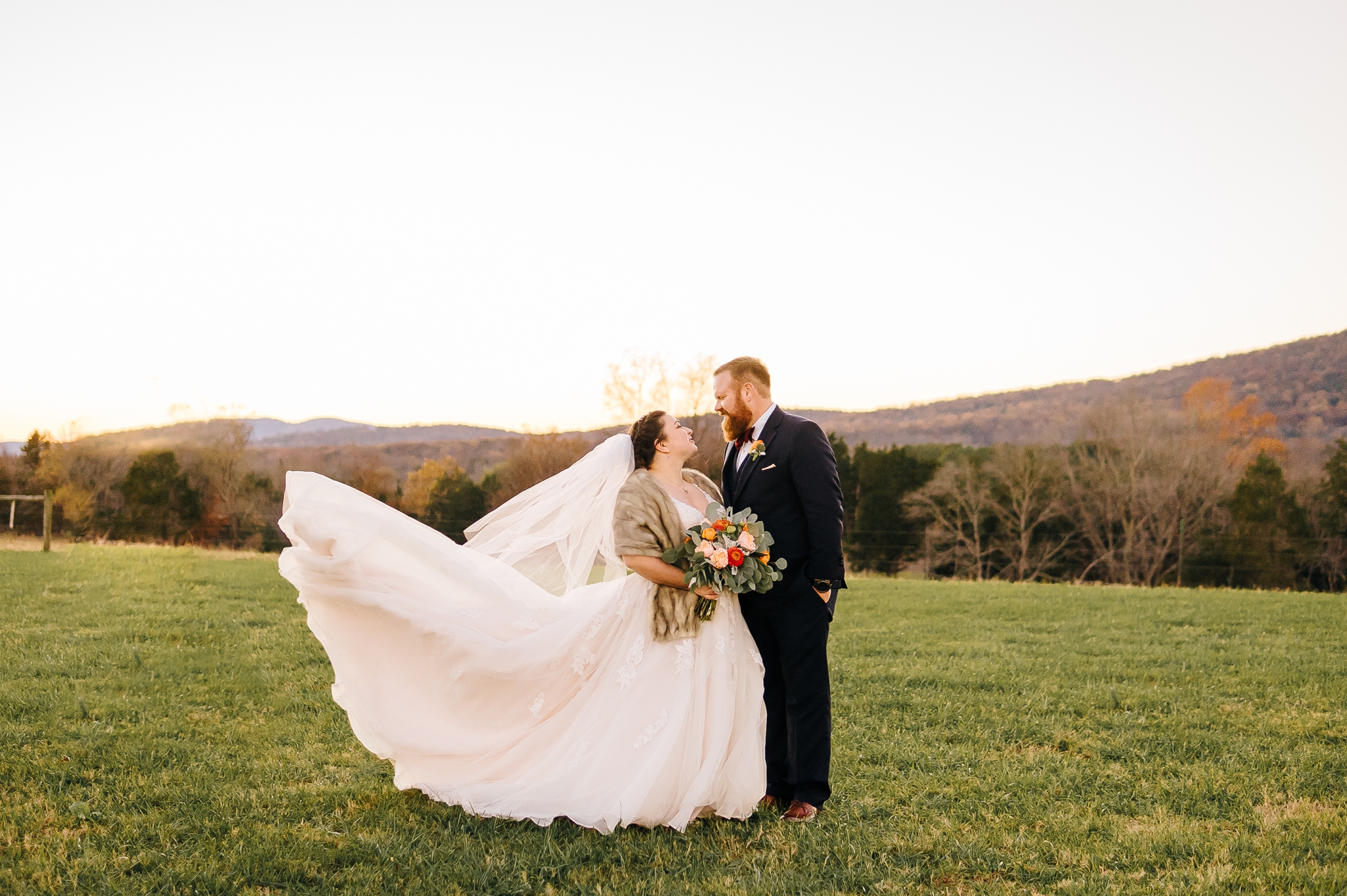 Bride_and_groom_in_field_in_front_of_mountain_at_wolftrap_farms_by_jonathan_and_hannah_photography