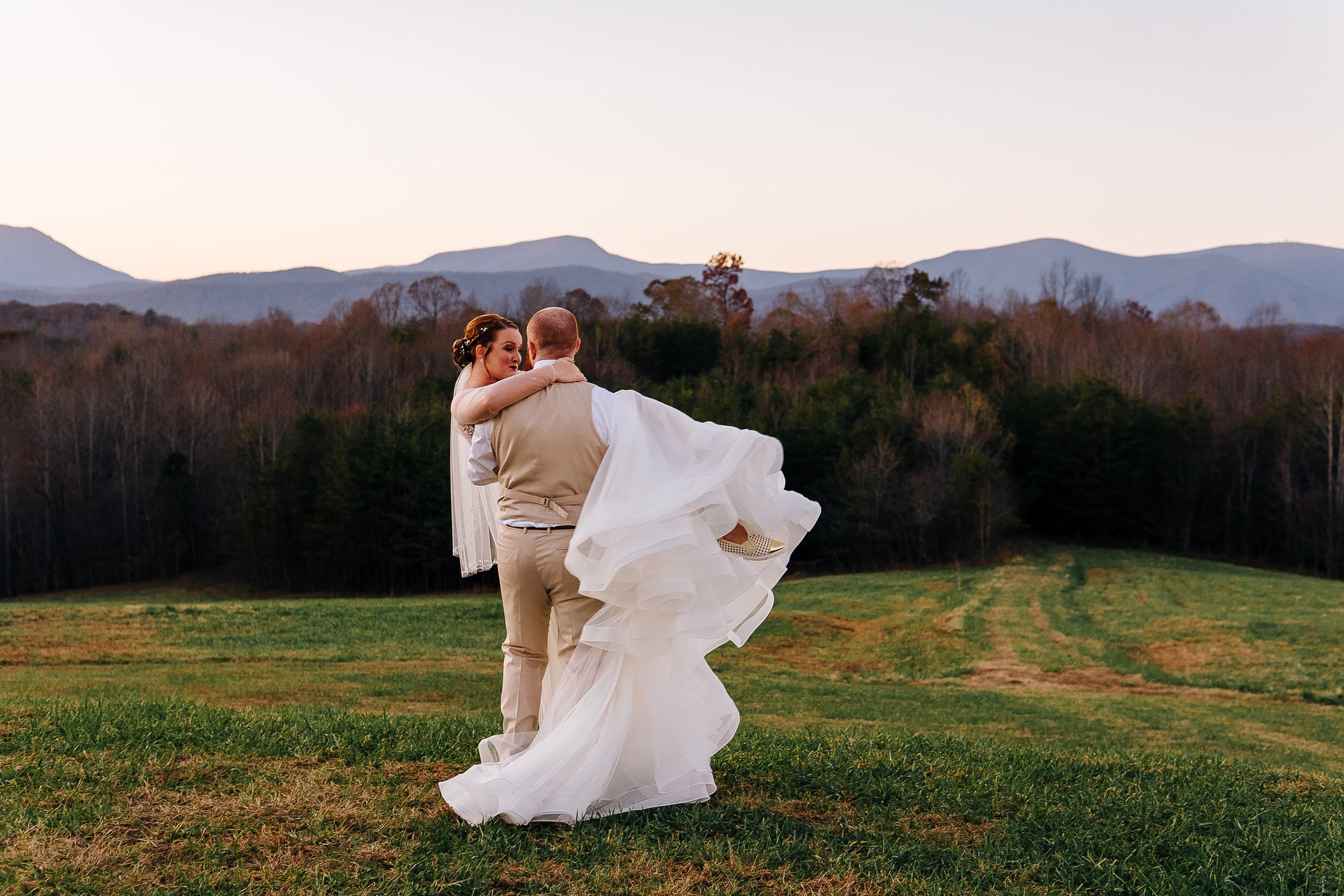 Alden &amp; Jessica’s Mountain Lodge Wedding at Glass Hill, Virginia