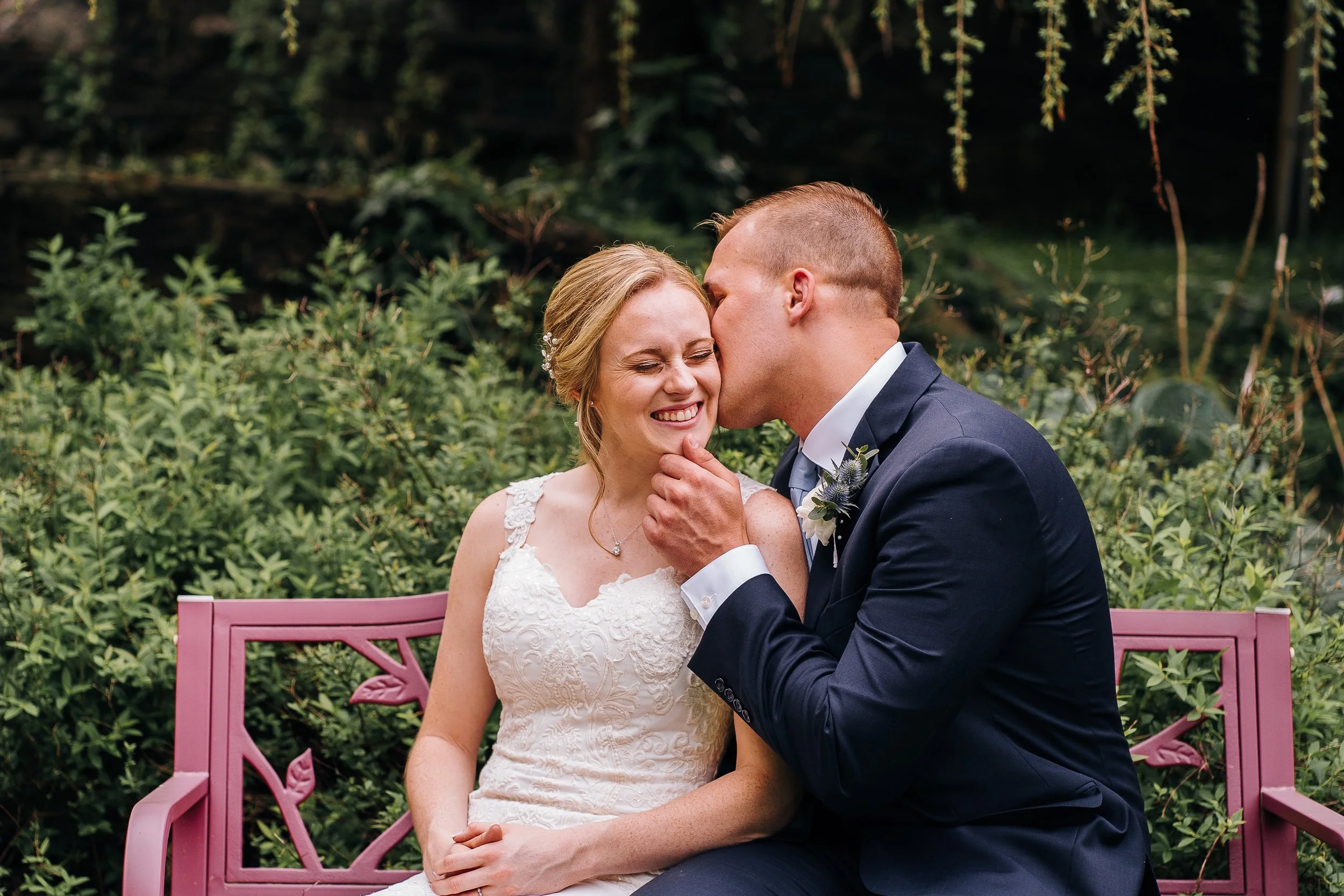 Derek &amp; Kristin's Lush Garden Wedding at Riverdale Manor, Pennsylvania