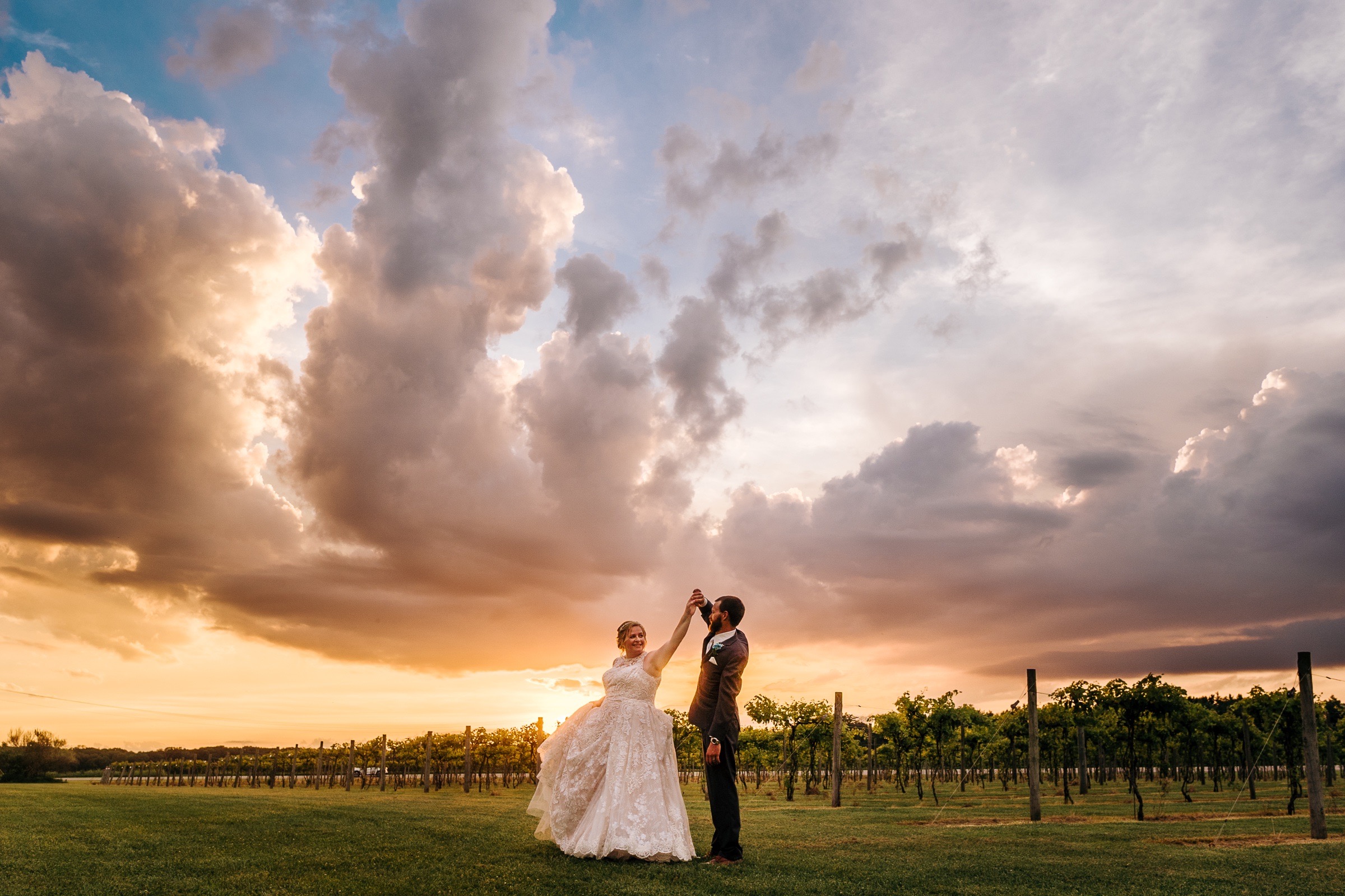 Midwest Chicago Vineyard Wedding by Jonathan Hannah Photography-31.jpg