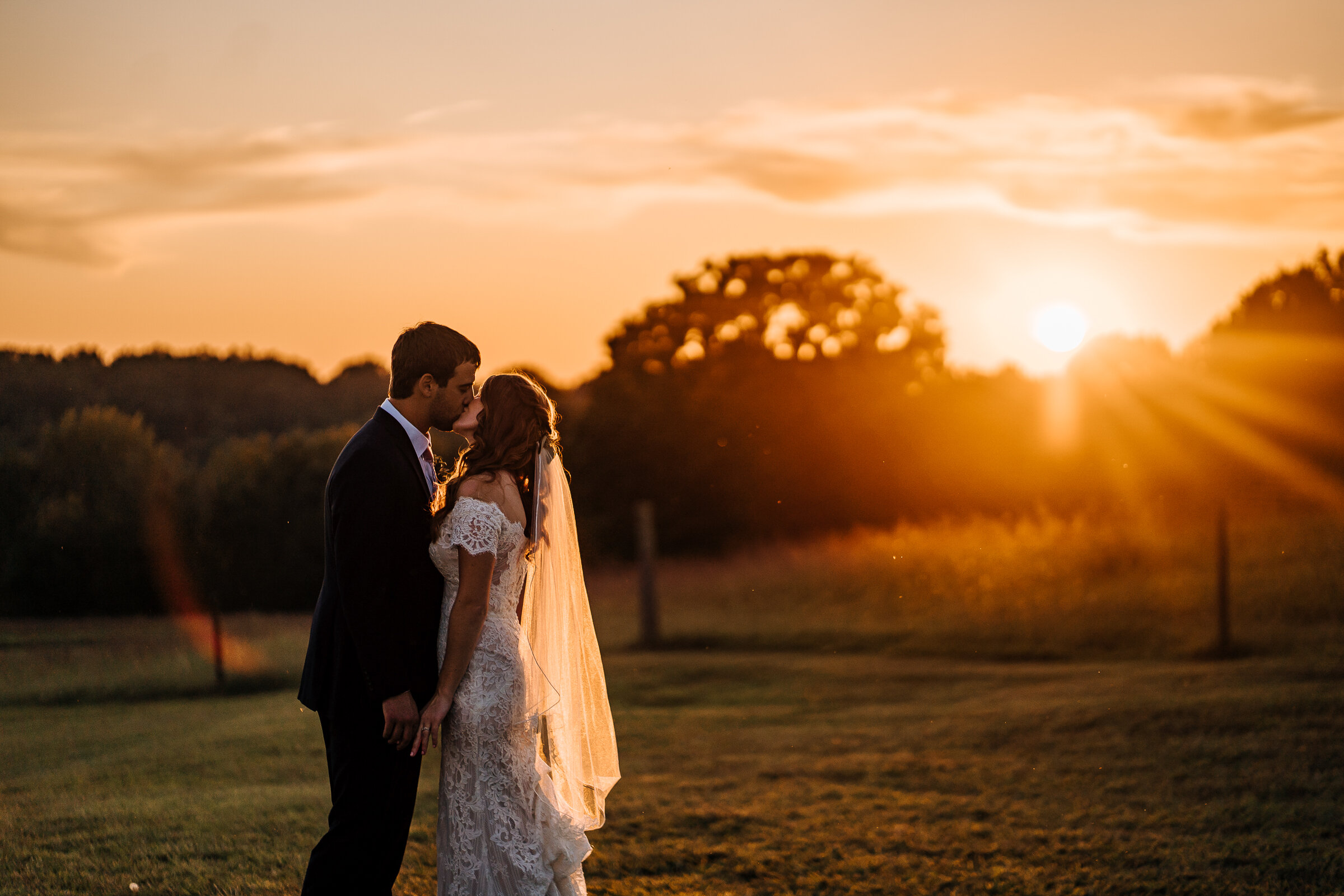 Beautiful summer wedding at Oakhaven North Carolina by Jonathan Hannah Photography-24.jpg