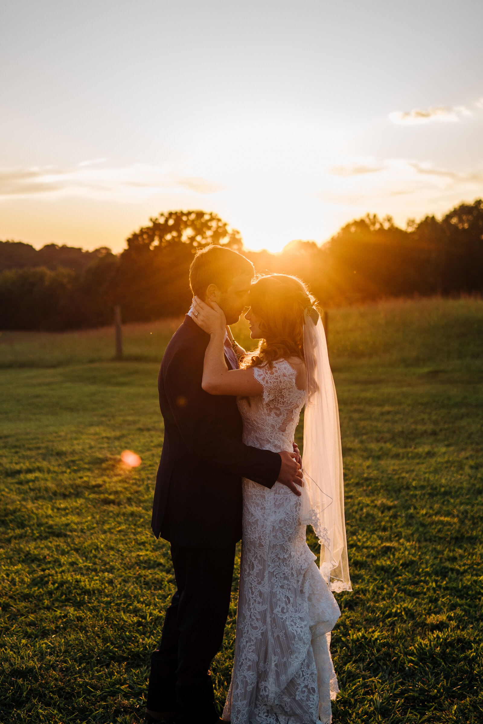 Beautiful summer wedding at Oakhaven North Carolina by Jonathan Hannah Photography-23.jpg