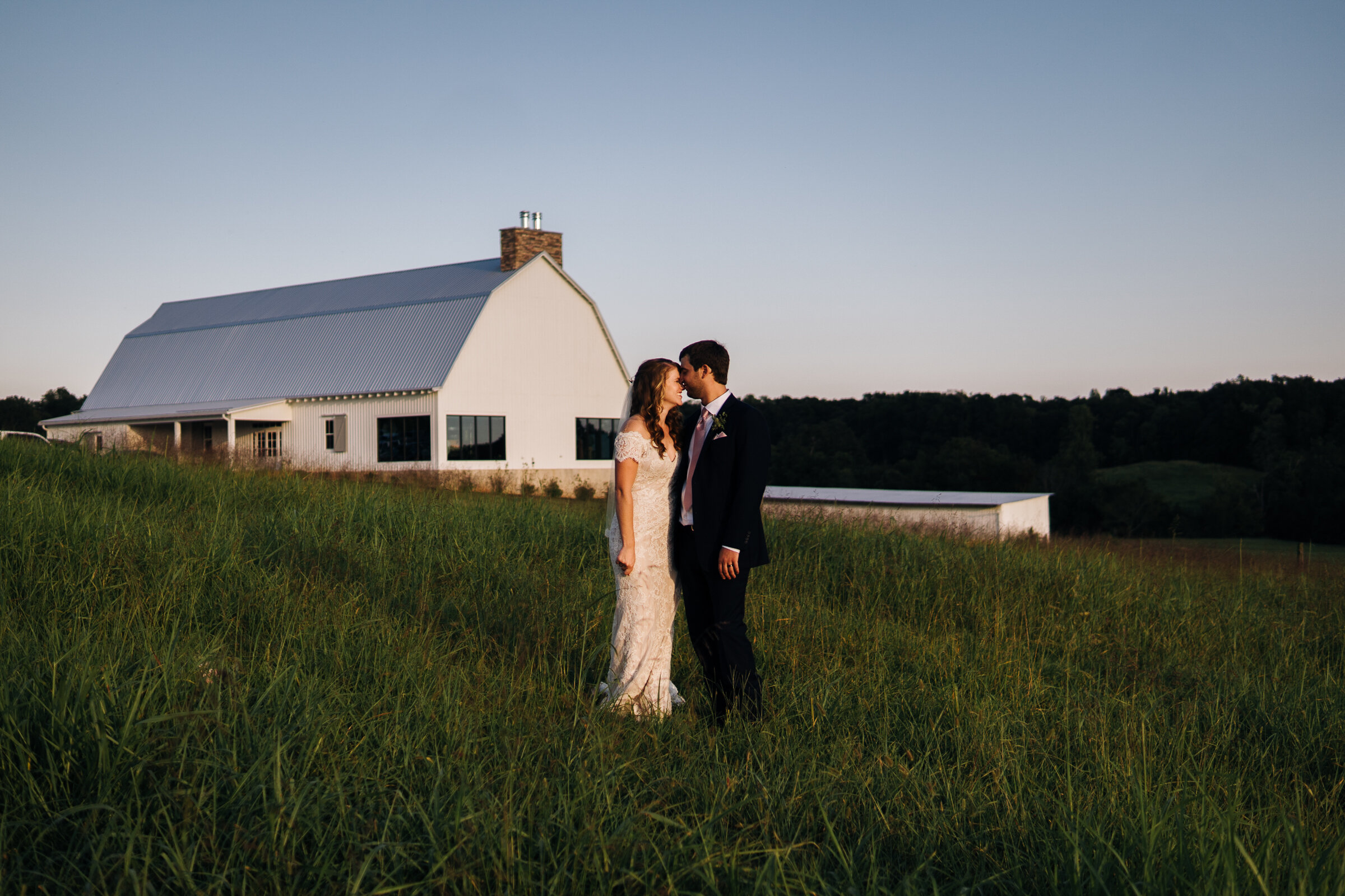 Beautiful summer wedding at Oakhaven North Carolina by Jonathan Hannah Photography-18.jpg