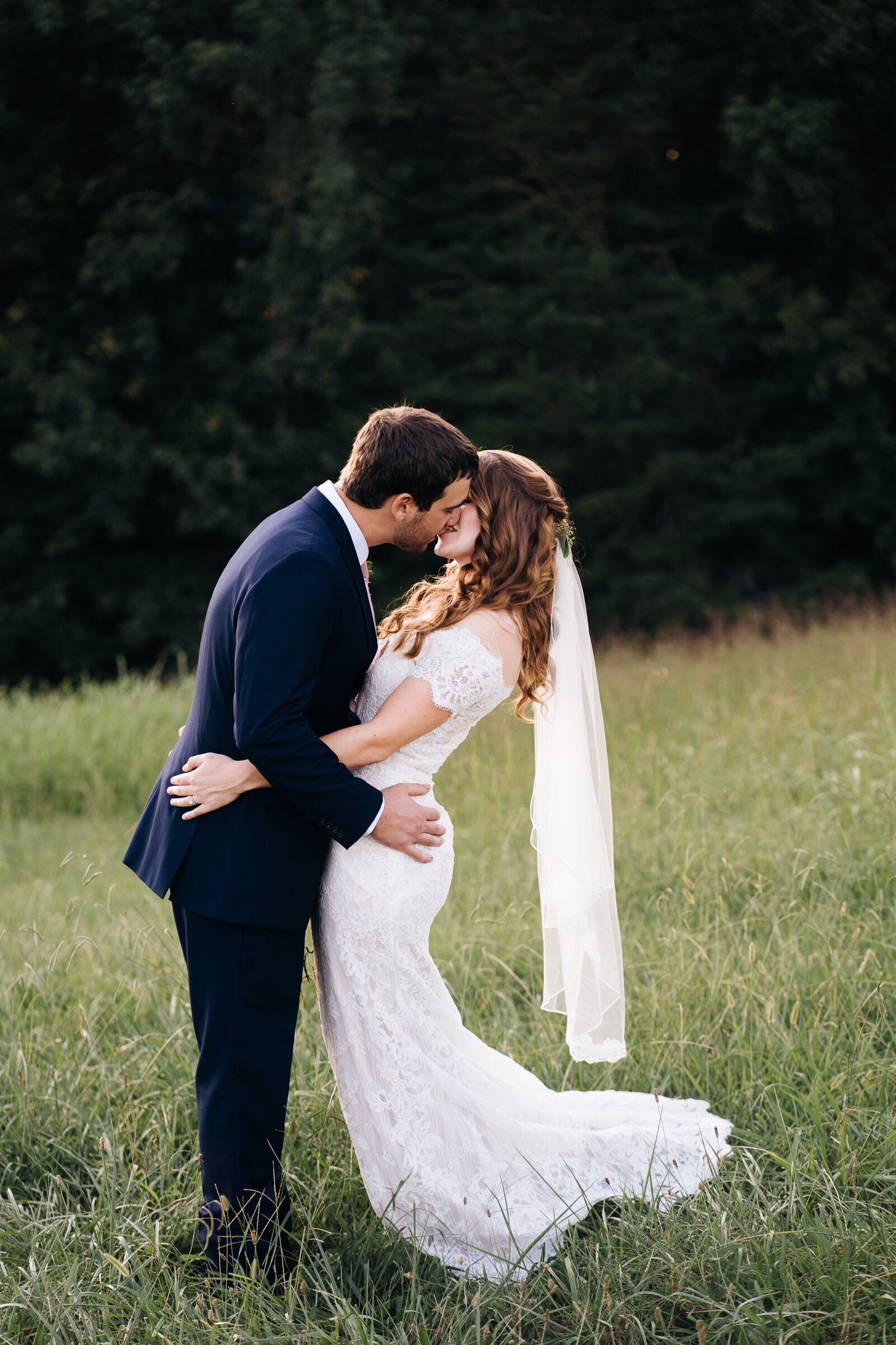 Beautiful summer wedding at Oakhaven North Carolina by Jonathan Hannah Photography-15.jpg