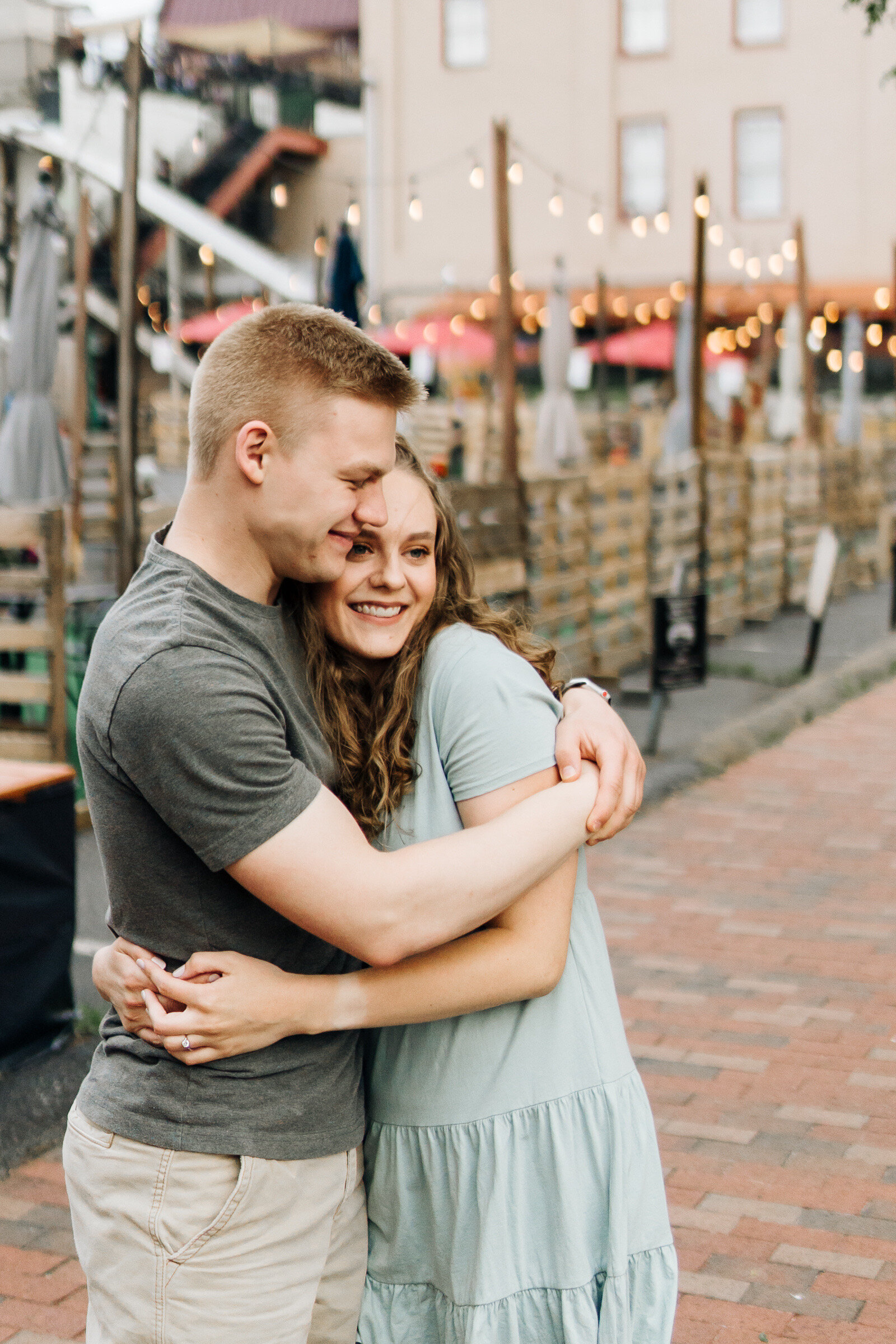 matthew-amanda-downtown-harrisonburg-virginia-lifestyle-engagement-session-by-jonathan-hannah-photography-2.jpg