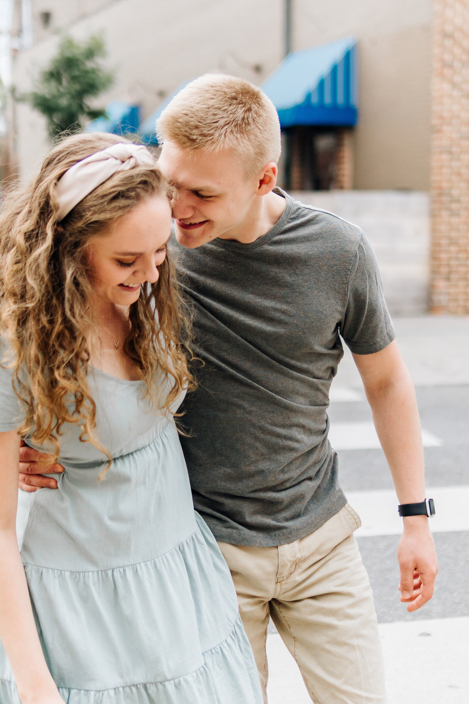 matthew-amanda-downtown-harrisonburg-virginia-lifestyle-engagement-session-by-jonathan-hannah-photography-9.jpg