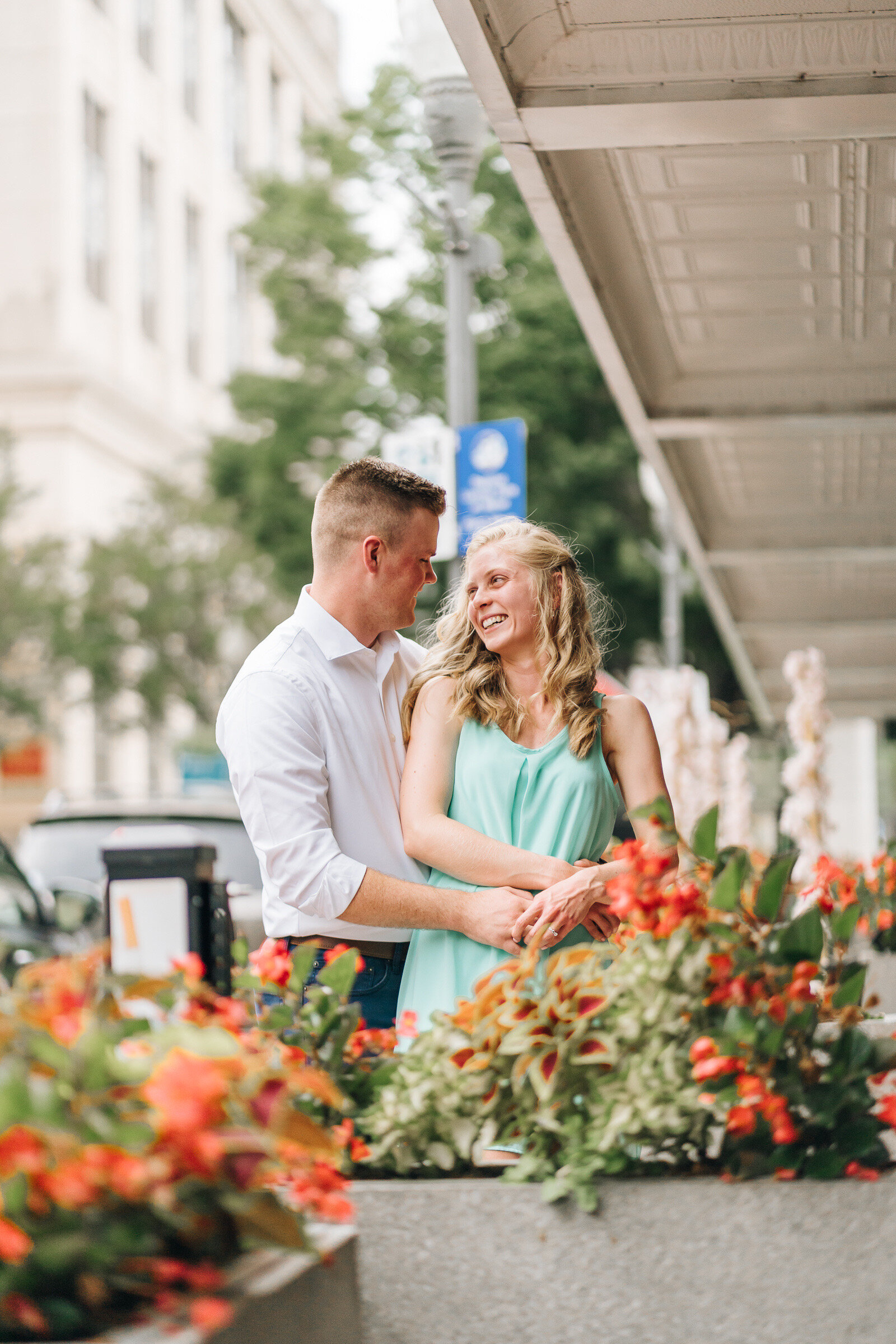 josh-anna-roanoke-va-engaement-session-hotel-roanoke-community-market-glass-walkway-fun-lifestyle-flirty-session-by-jonathan-hannah-photography-7.jpg