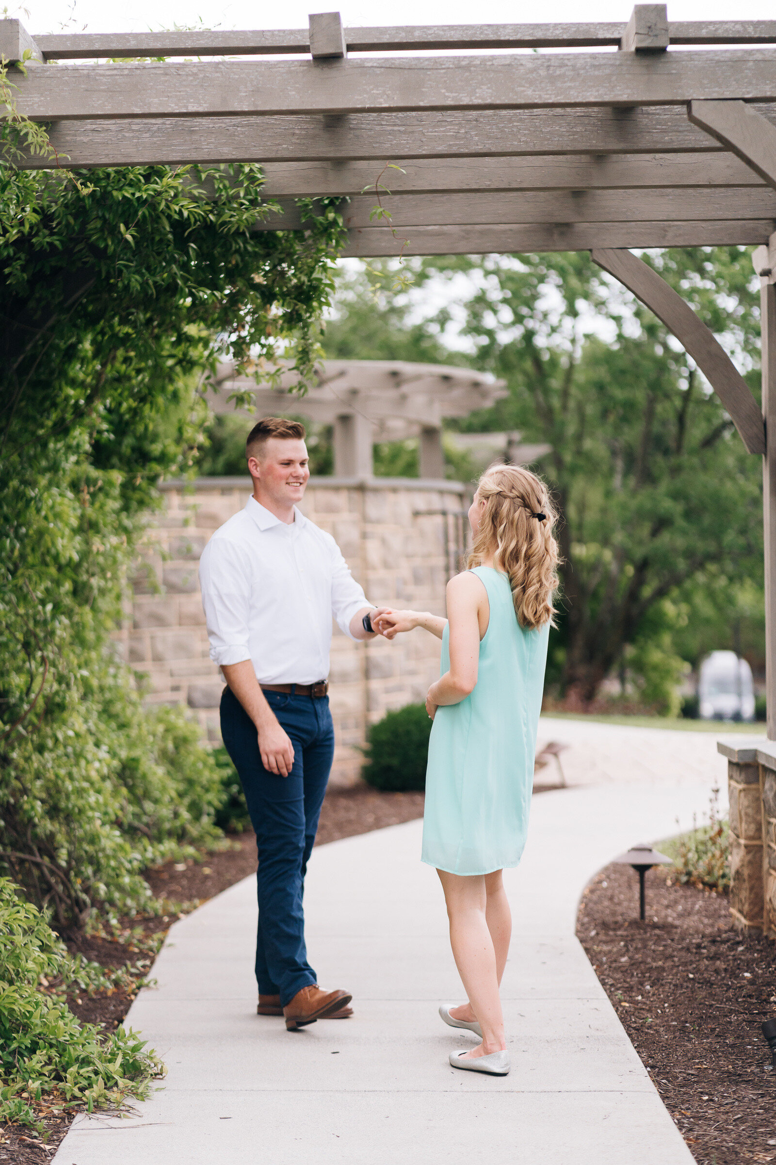 josh-anna-roanoke-va-engaement-session-hotel-roanoke-community-market-glass-walkway-fun-lifestyle-flirty-session-by-jonathan-hannah-photography-16.jpg