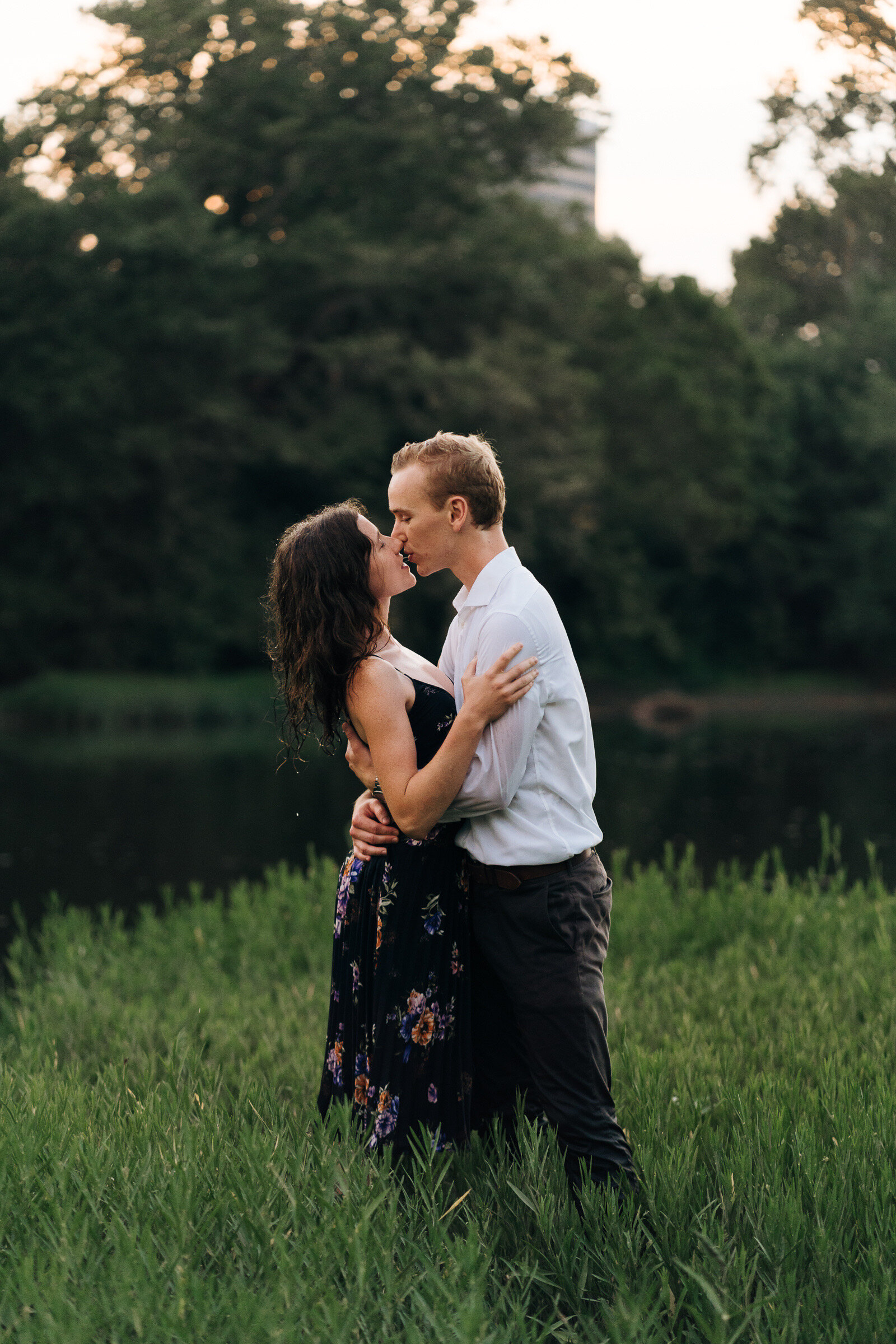 grant-rachel-downtown-lynchburg-virginia-summer-lifestyle-in-the-river-romantic-flirty-and-fun-engagement-session-by-jonathan-hannah-photography-25.jpg