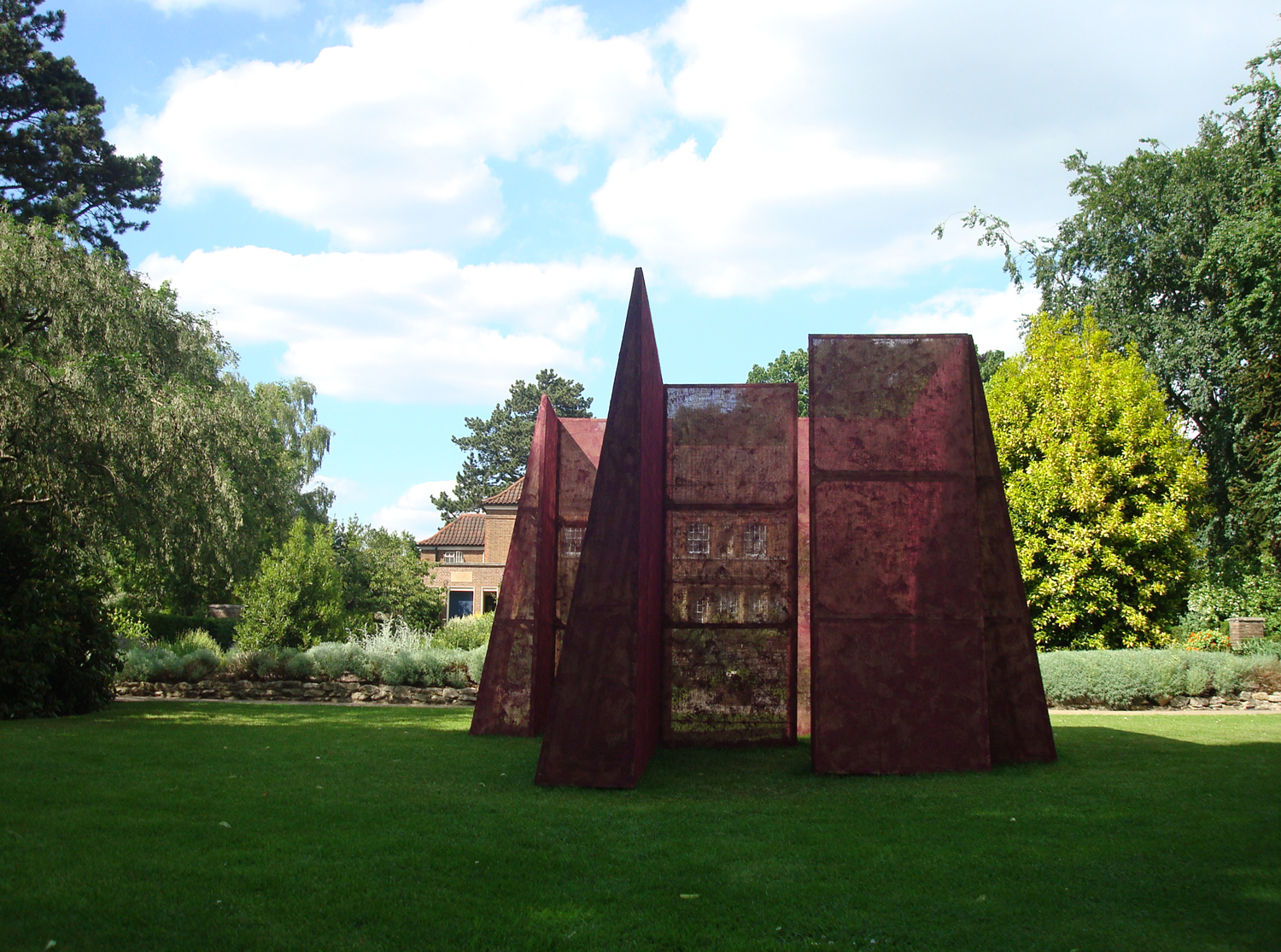 Labyrinth 2011 lítil Gudrun Nielsen FRBS .jpg