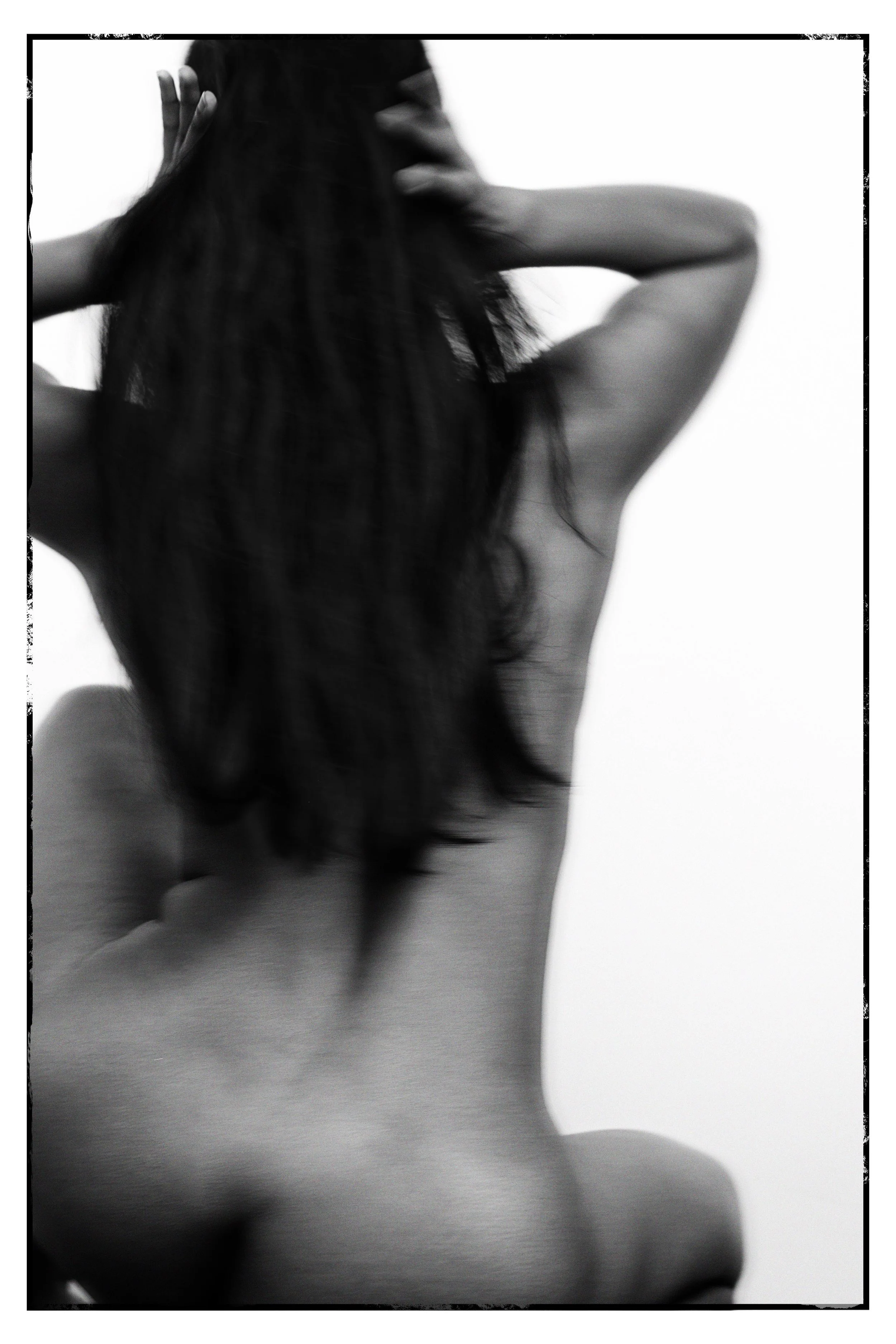 Alessandra_Agurcia_Photo_Back_Curves_Grab_Hair_031824.jpg