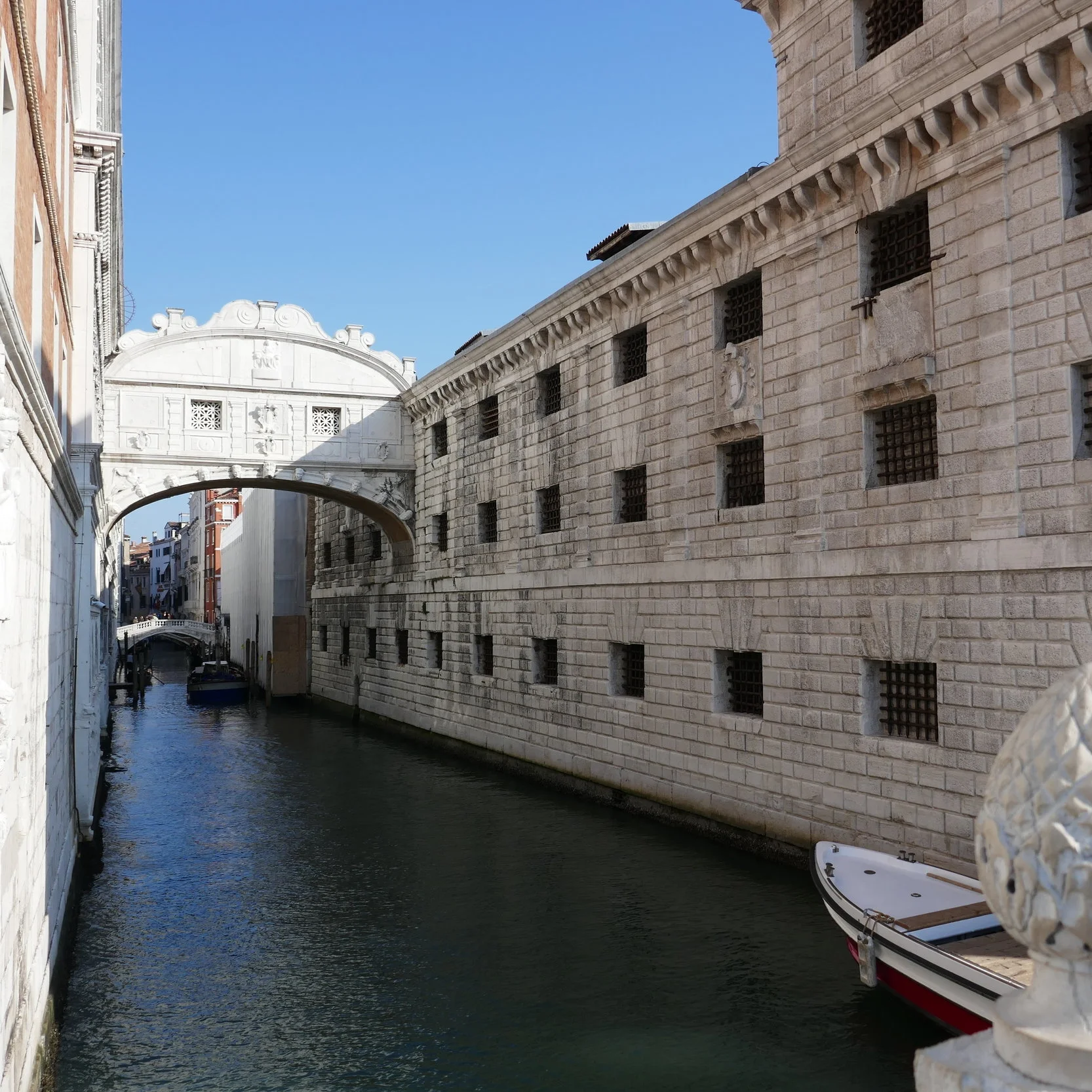 bridge of sighs.JPG