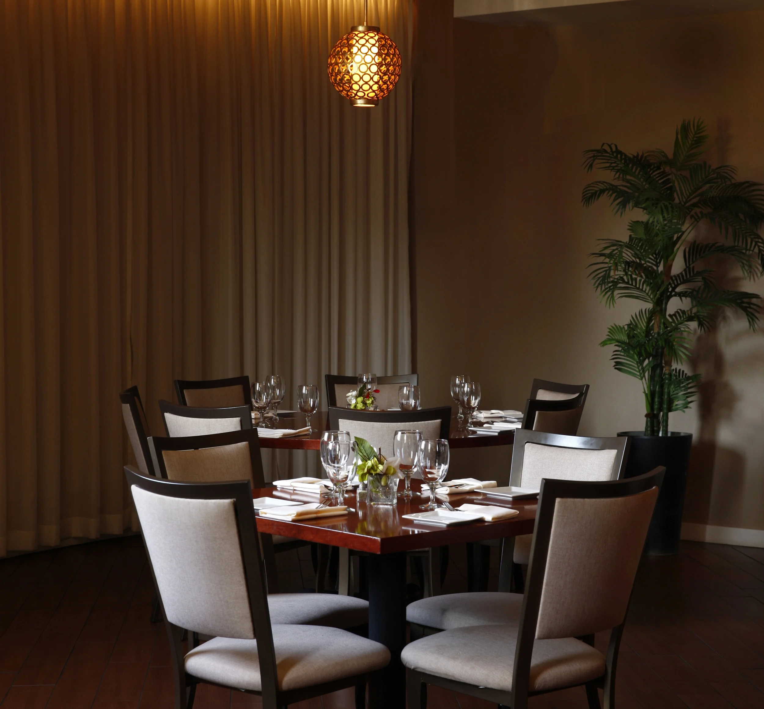 Macaroni's Dining Room_4260 FINAL Credit Jason Varney.jpg