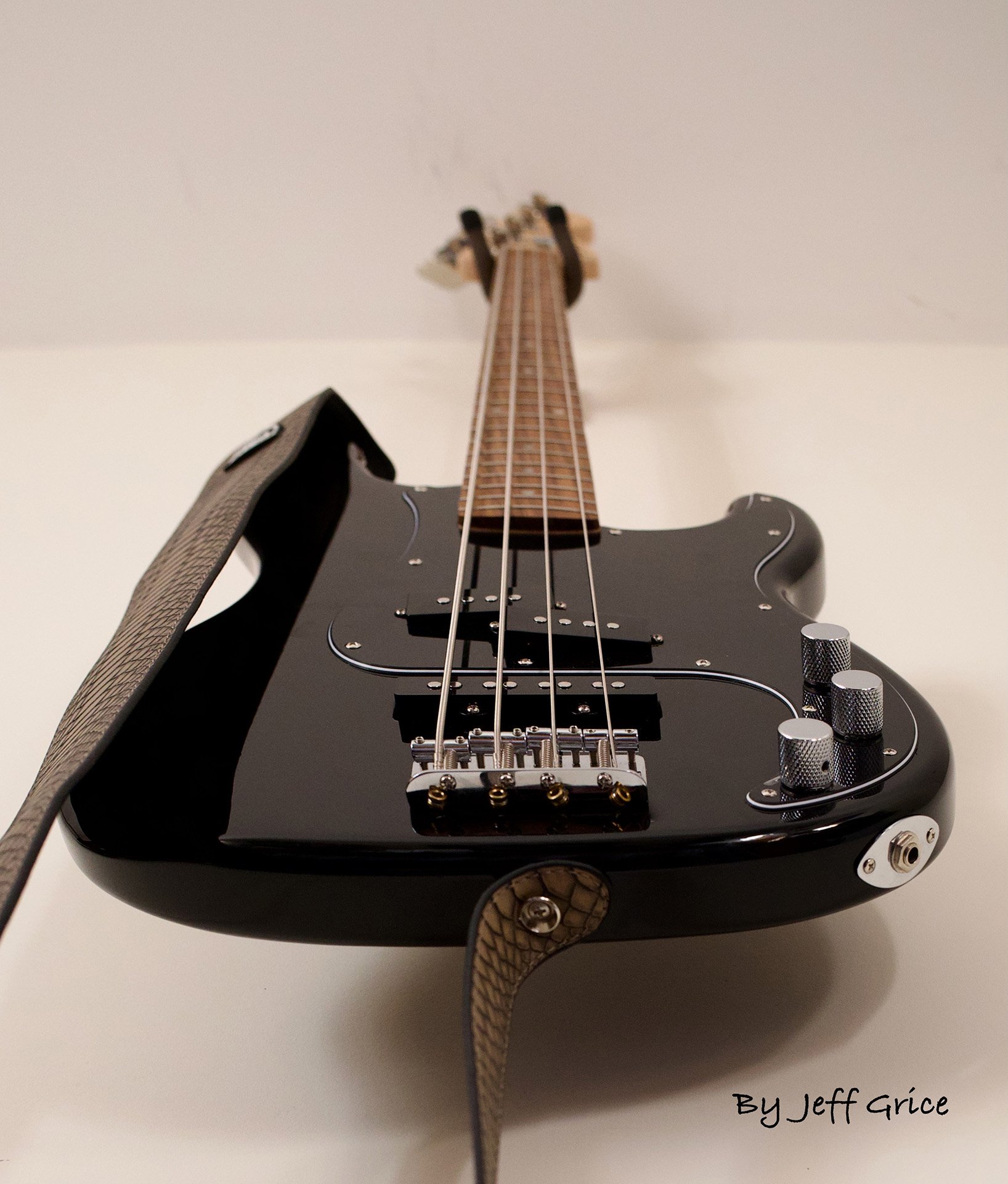 1 BARNEY'S FENDER BASS.jpeg
