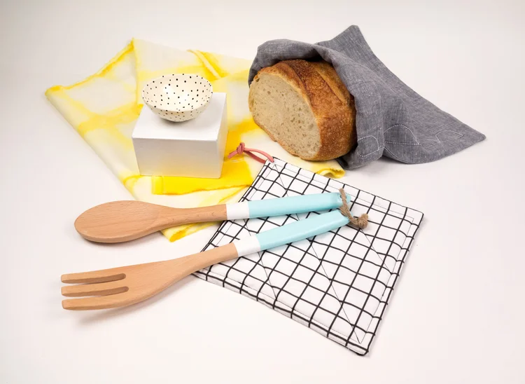 Tabled's Homecoming collection is perfect for new home owners or a potluck. Includes one bread bag, an extra long table runner, a salt cellar, a hot pad and set of two serving utensils.
