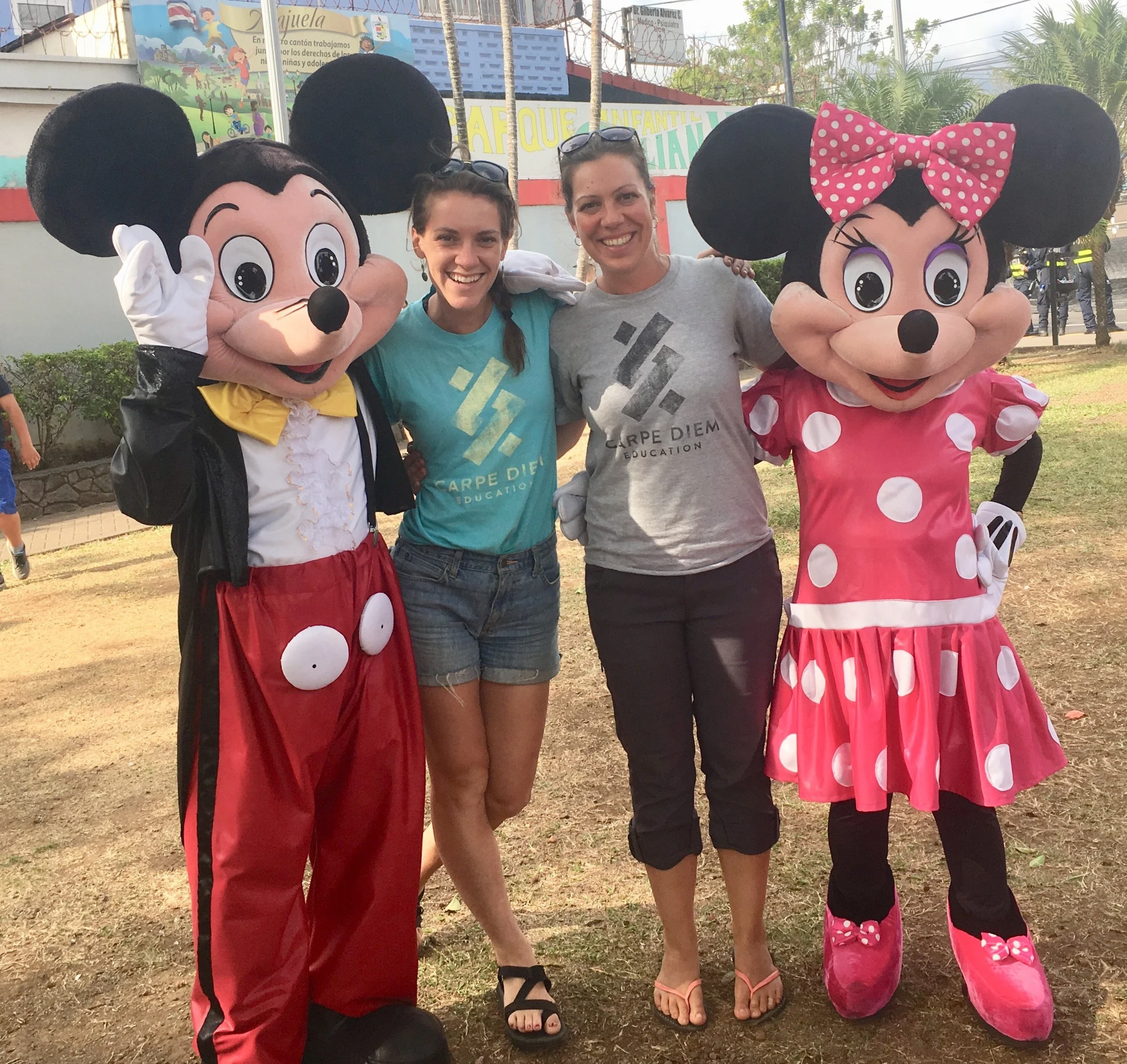 Micky and Minnie live in Alejula?! 