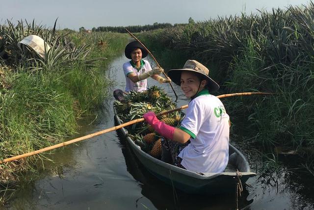 Tan Tao student, Lai, and Carpe student Eva in the Mekong Delta.