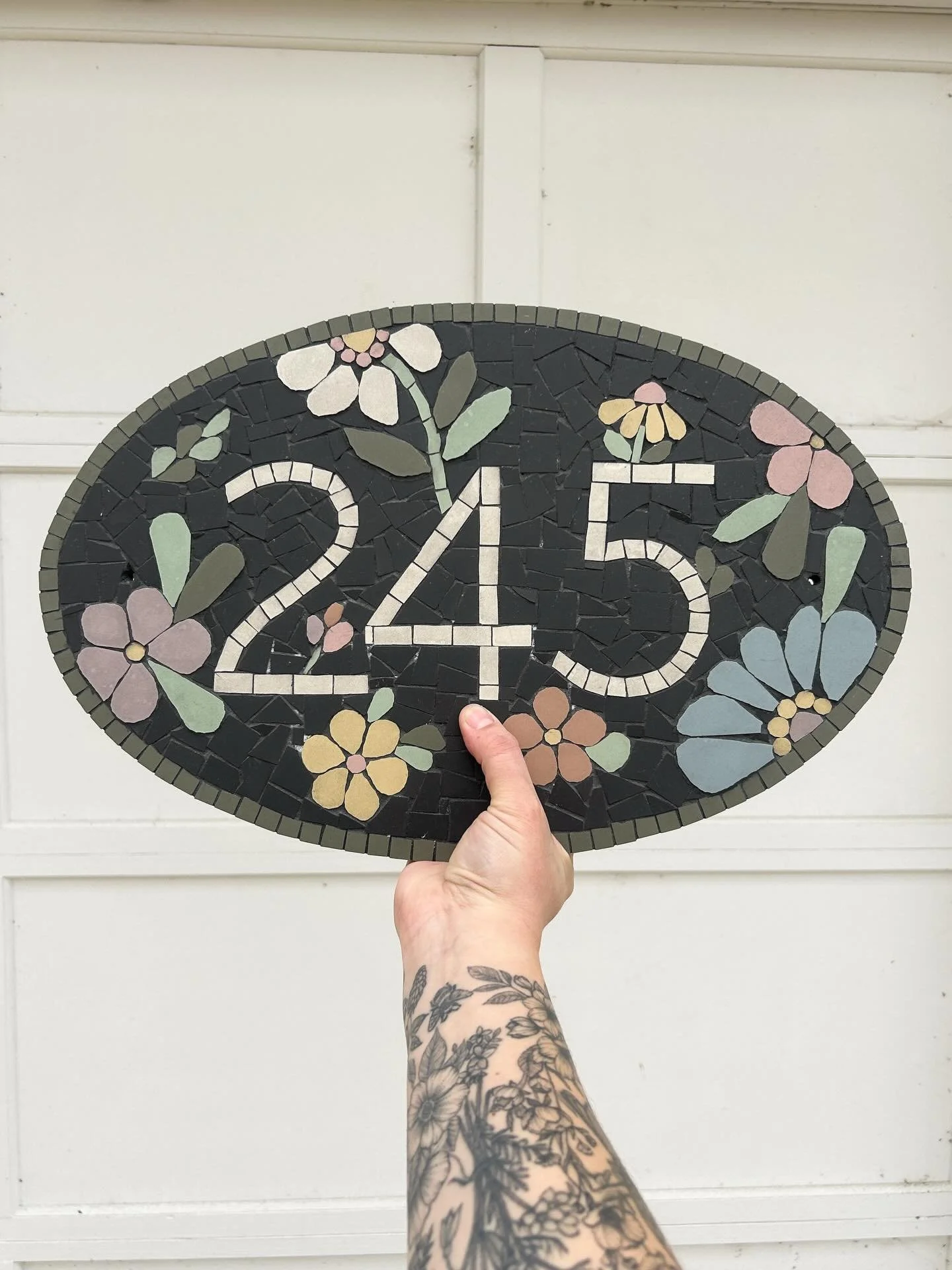 Had an absolute blast making this house number!

Want one for your home or business? Message me for pricing!
Size, style, shape and colours all can be custom made for you :)

#mosaic #mosaicart #housenumber #madeincanada #madeinwinnipeg