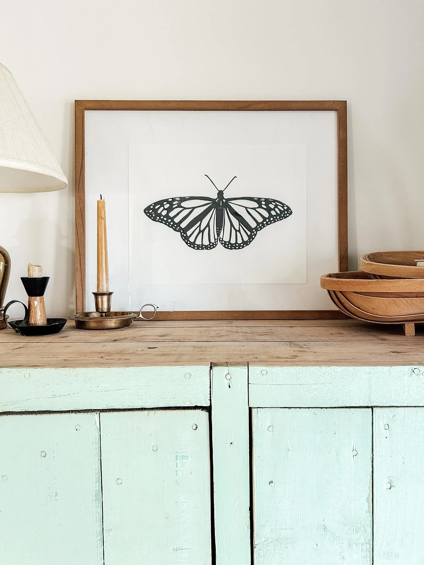 Add this beauty to the shop, but without the orange! Aaaaand it&rsquo;s included in the current 25% off sale happening ( code Nov25 at checkout )!
.
.
#monarchbutterfly #monarchartcollective #monarchmigration #butterfly #butterflyart #linocut
