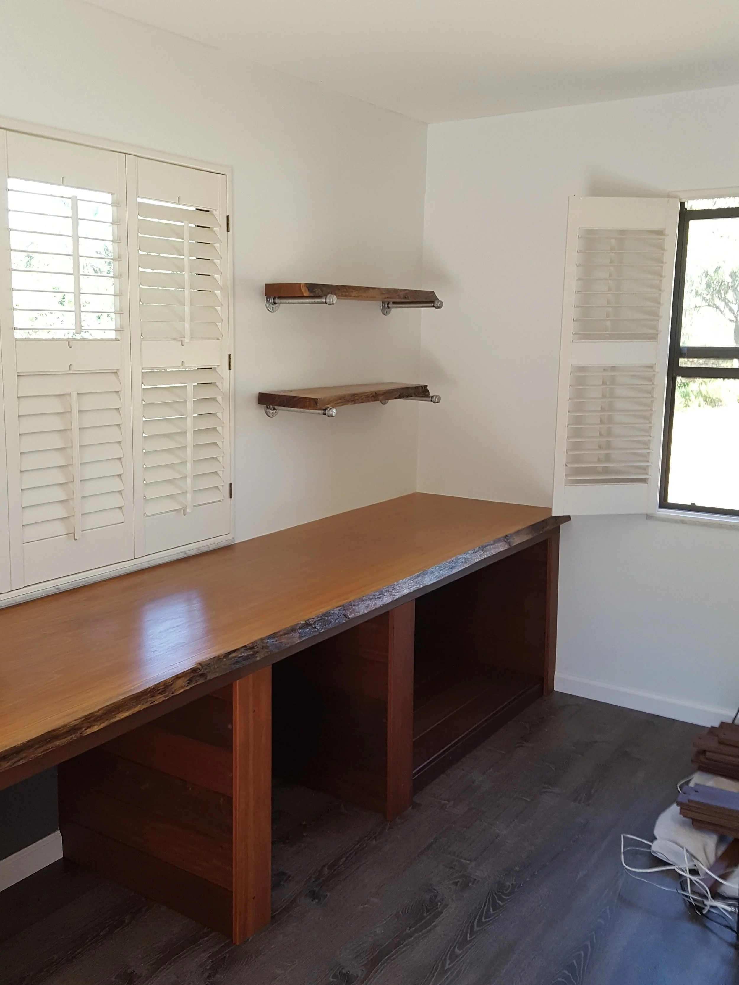 ipe desk 2.jpg