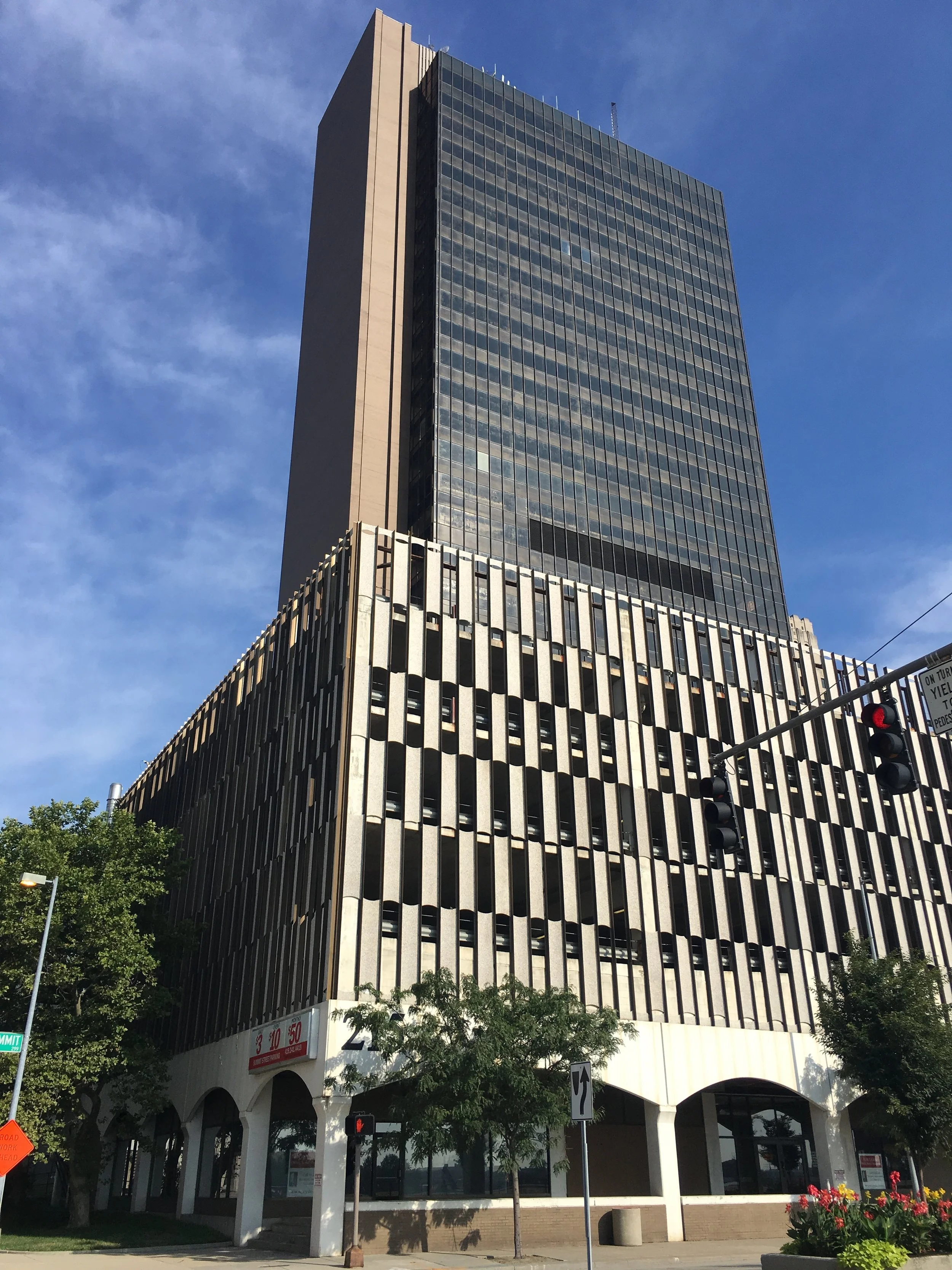 Tower On The Maumee - 200 N. St. Clair St, Toledo, OH 43604