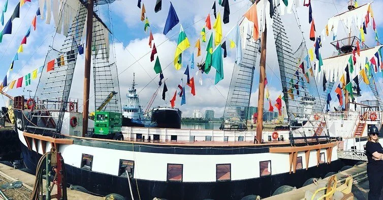 Some PRE-Gasparrilla set ups! Production brought to you by Baystage Live 🤘

This swashbuckling crew is getting ready for the pirate invasion! 🏴&zwj;☠️