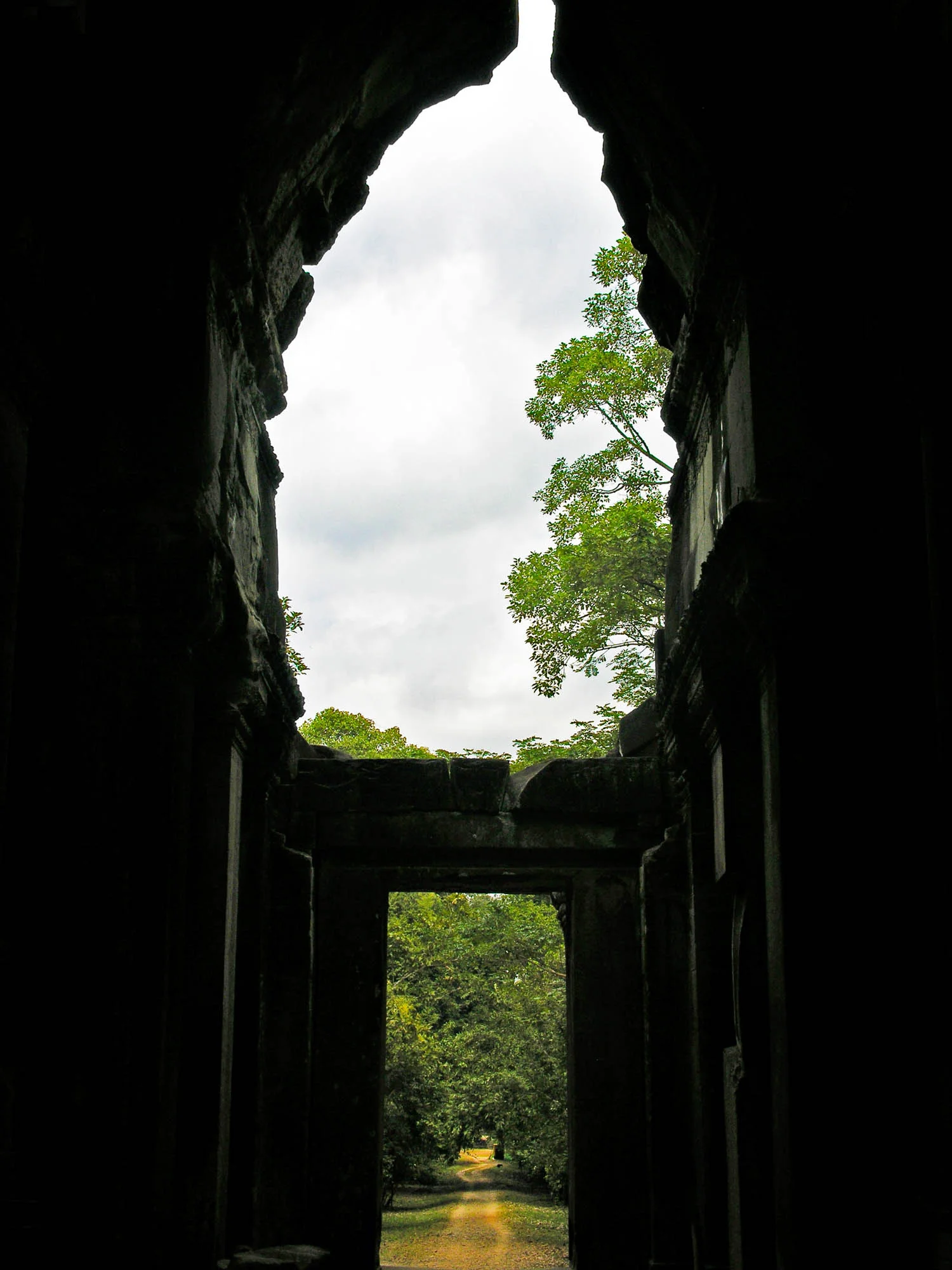 entrance to Angkor Wat copy.jpg