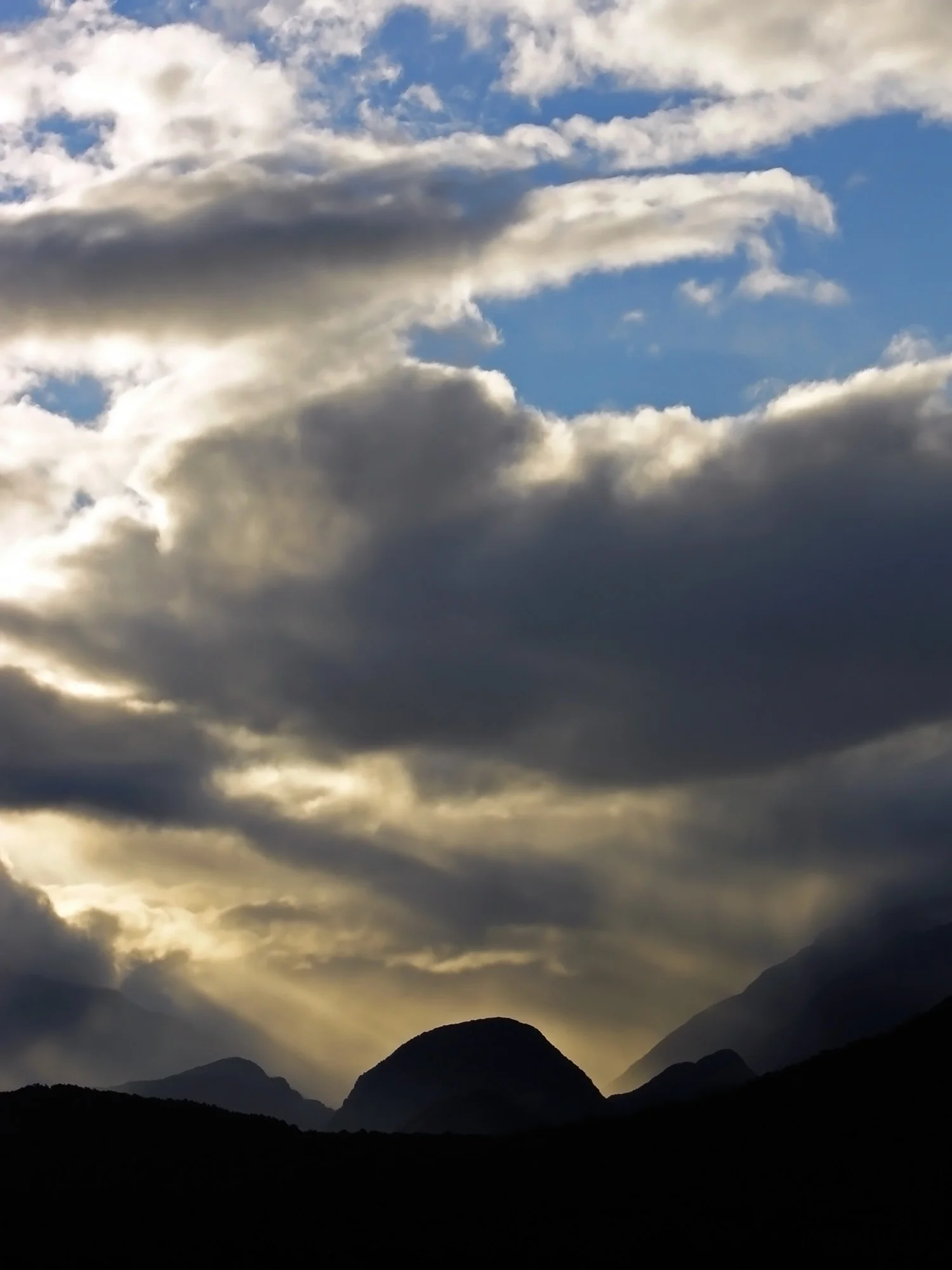 Te Anau clouds and mountains.jpg