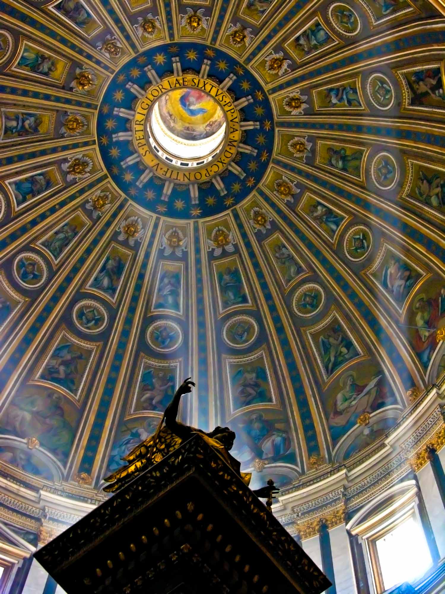vatican statue and light 3.jpg