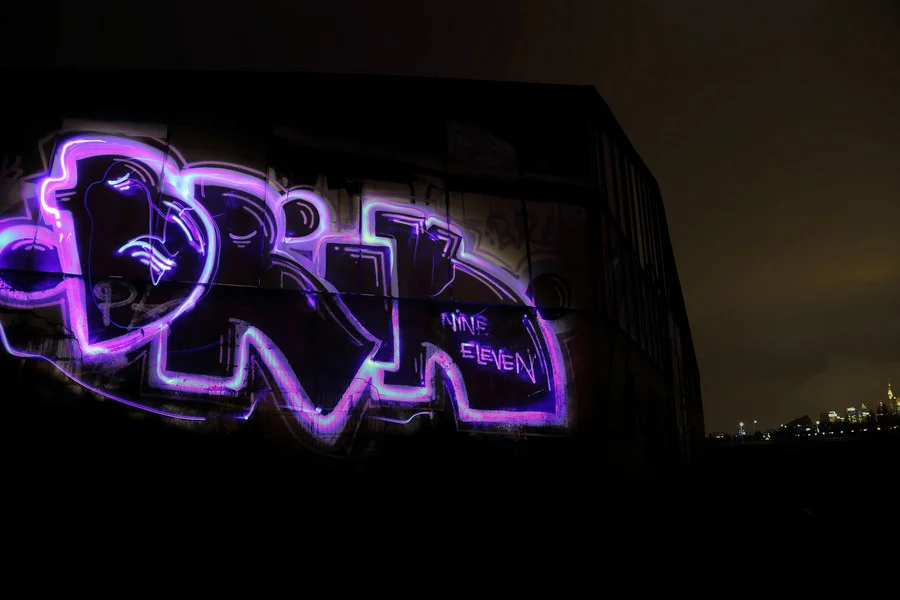 Light_Street_Night_Grafitti_allotment_Frankfurt.jpg