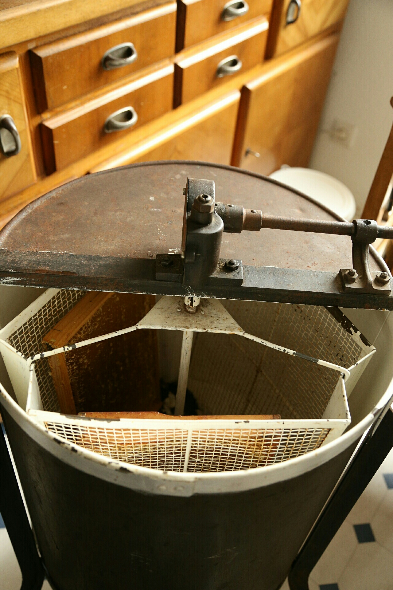 The drum can hold three trays.