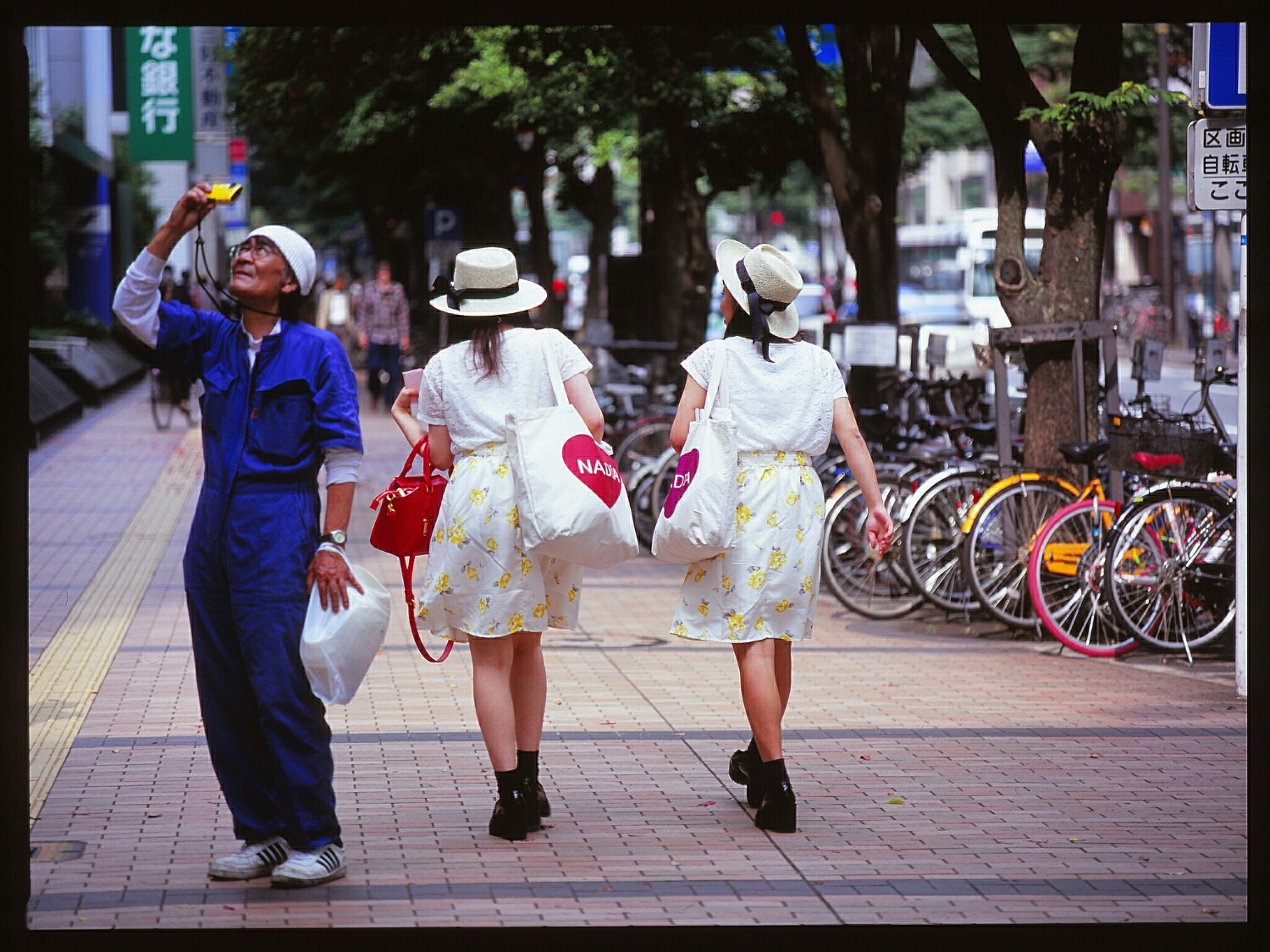 Twins (Mamiya 645, Velvia 100)