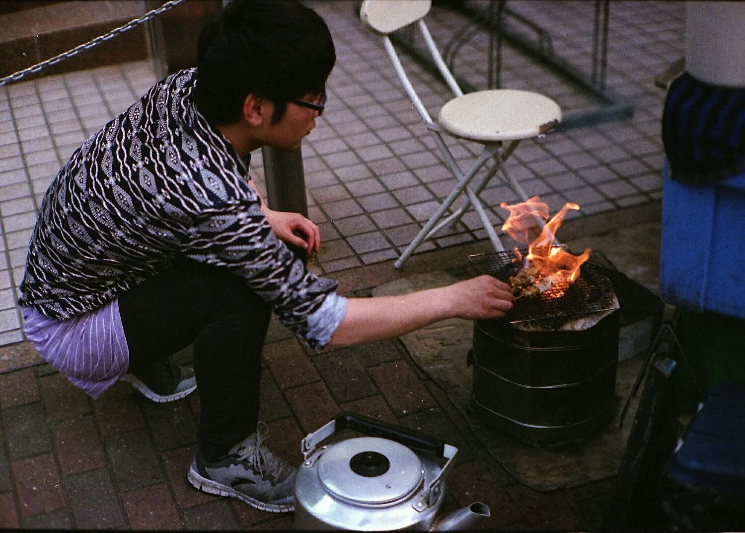 Yatai worker (Canon 7 RF Fuji Natura 1600)