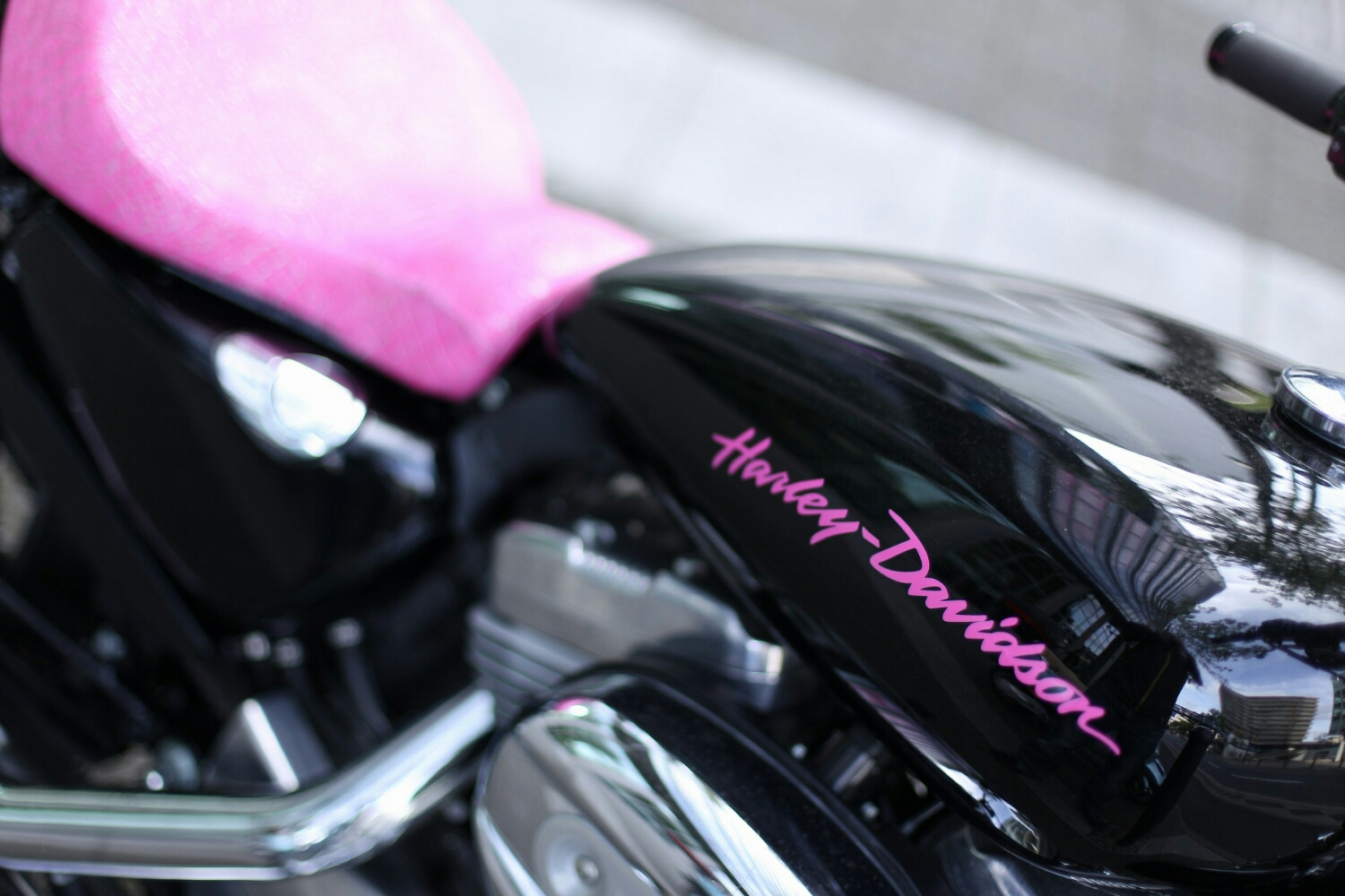 Black Harley with pink detailing and pink leather seat