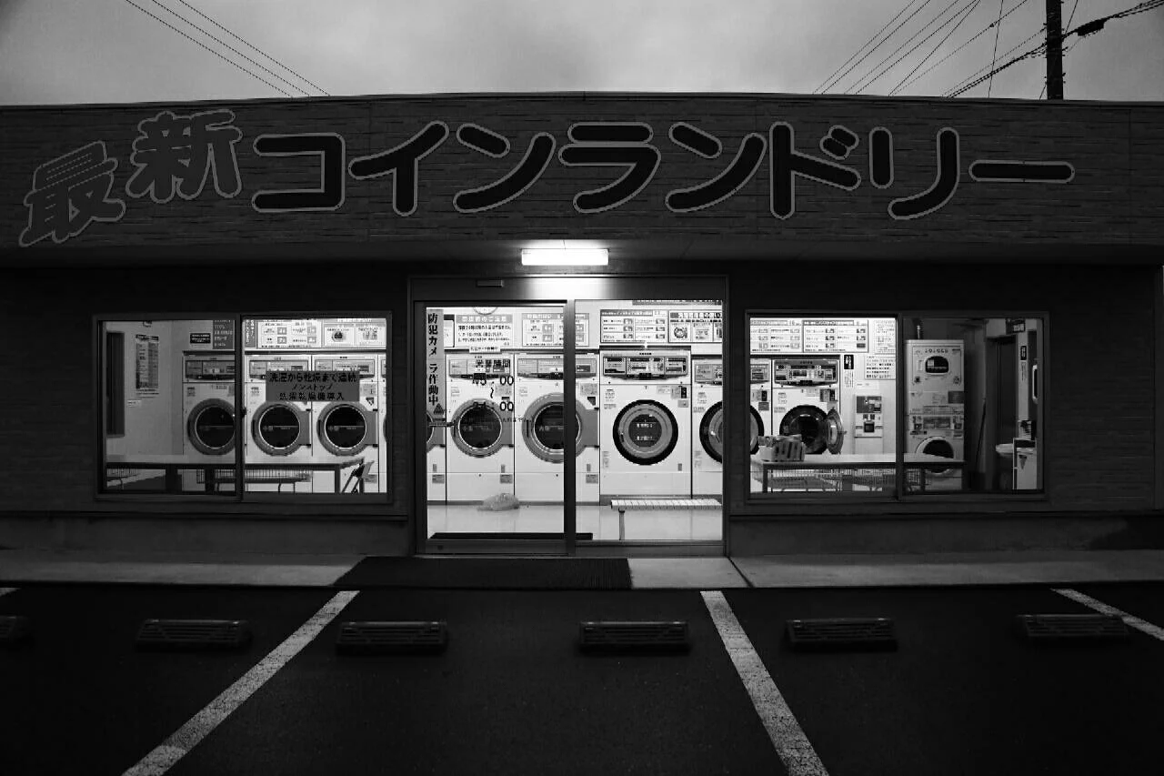 there are loads of 24 hr launderettes in the middle of nowhere in Japan but I've never seen any being used.
